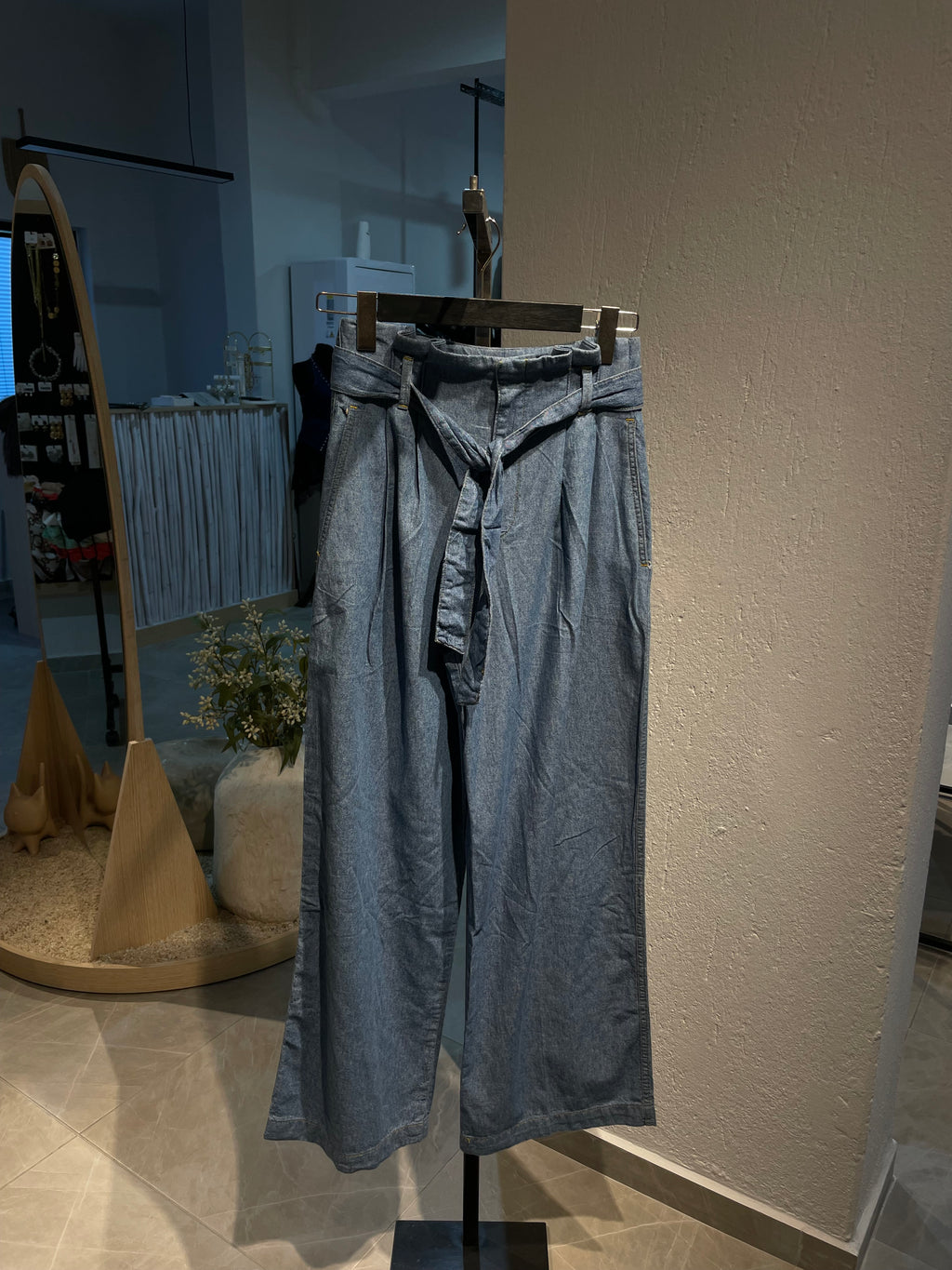 Belden Bağlamalı Bol Paça Jean