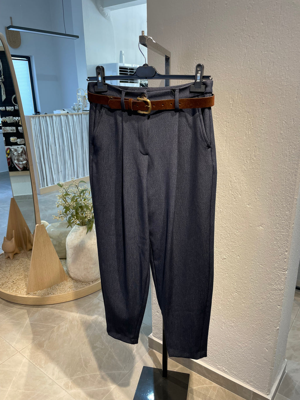 Kemerli Dokulu Lacivert Pensli Pantolon