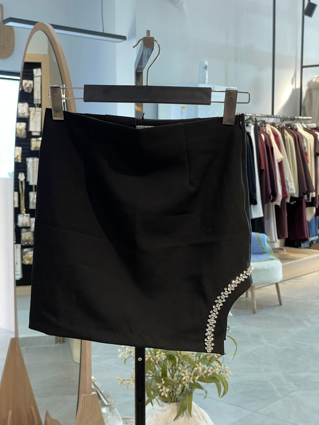 Şık Taş Detay Yırtmaçlı Etek