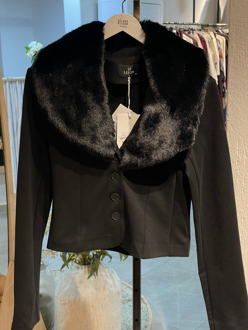 Şık Yakası Kürklü Düğmeli Takım