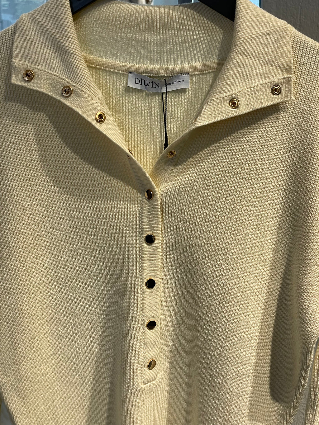 Dlvn Dik Yaka Çıtçıtlı Triko Kazak