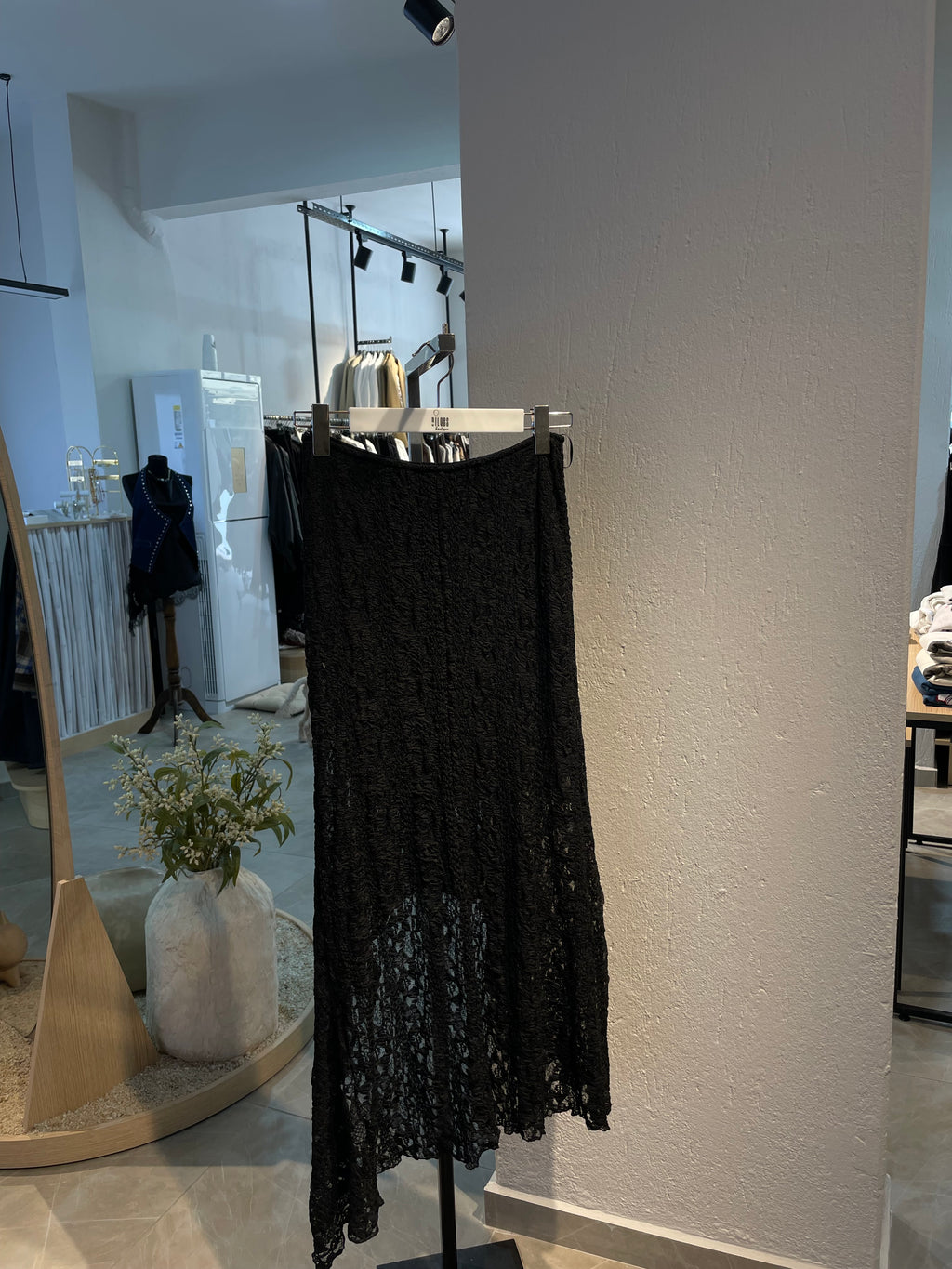 Asimetrik Kesim Siyah Dantel Etek