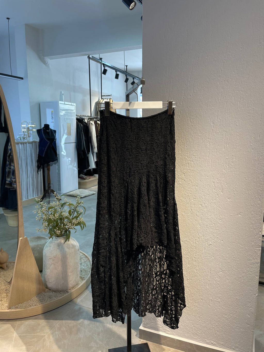 Asimetrik Kesim Siyah Dantel Etek