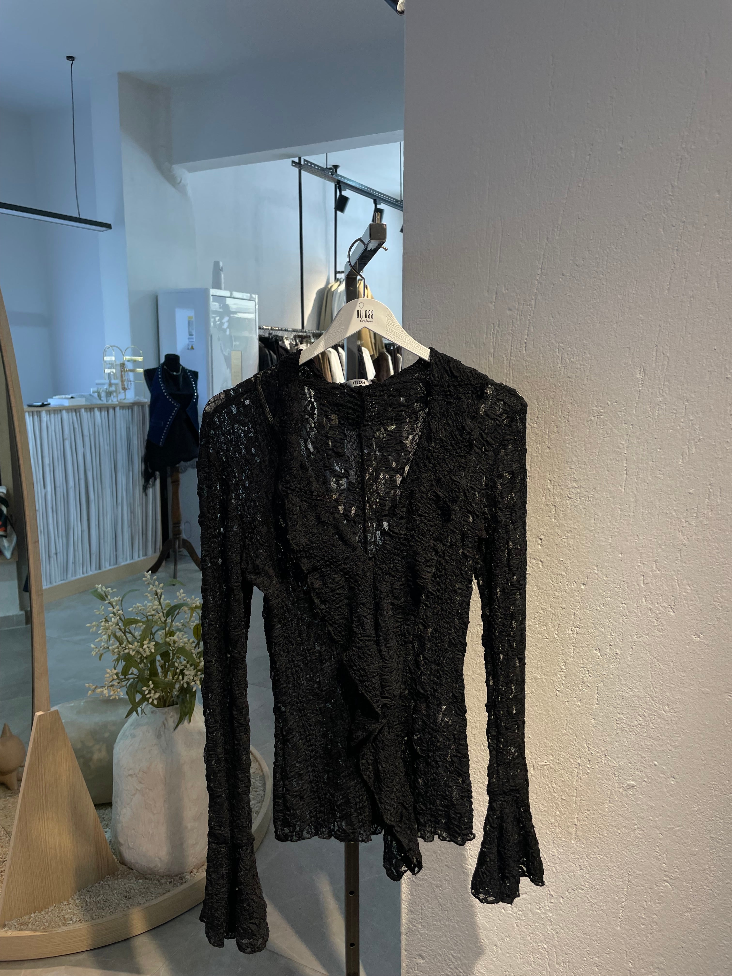 Volan Detaylı Dantel Bluz