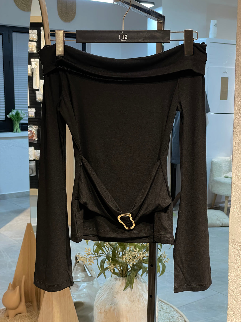 Tokalı Kayık Yaka Bluz