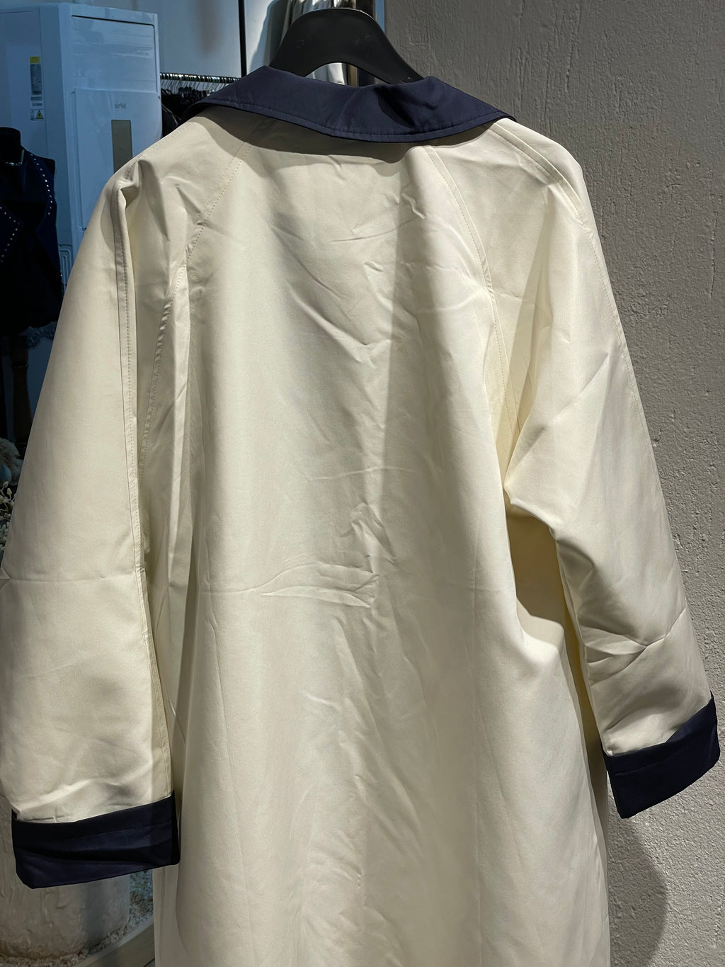 Ekru Lacivert Yaka-Kol Detaylı Trençkot