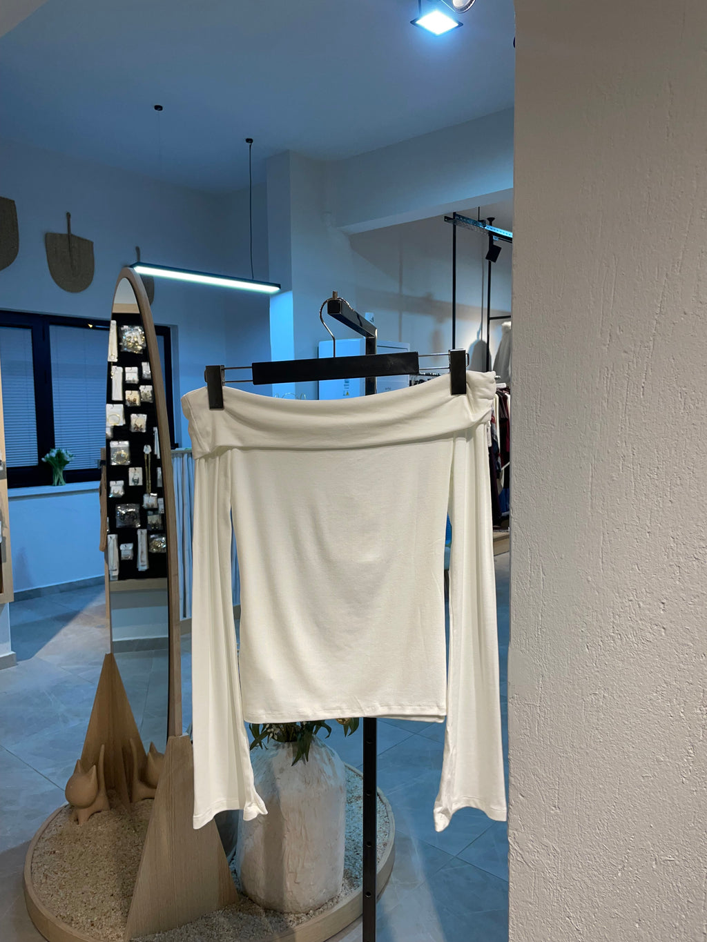 Tokalı Kayık Yaka Bluz