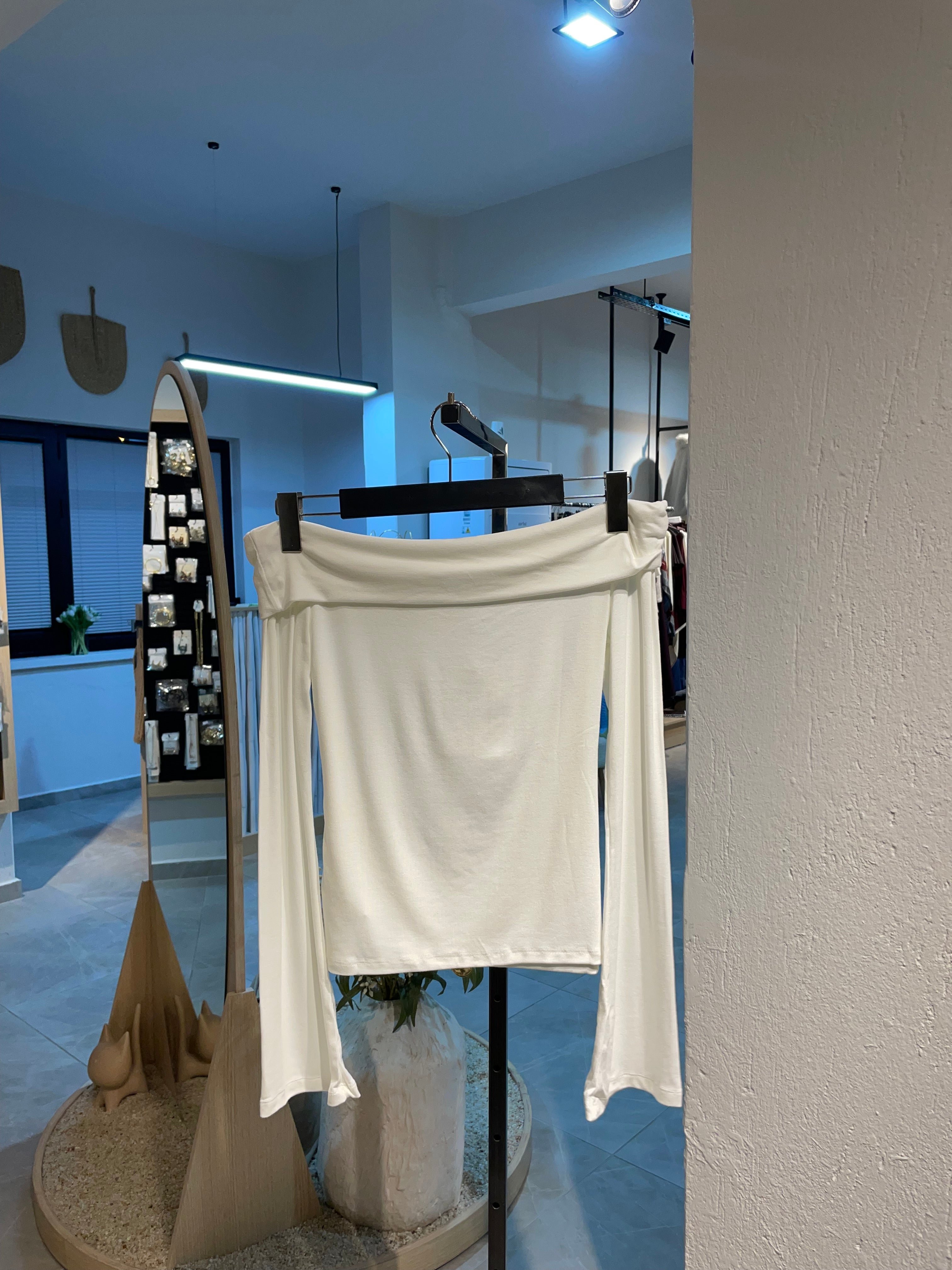 Tokalı Kayık Yaka Bluz