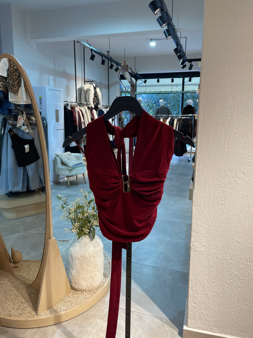 Bordo Dekolteli Altın Tokalı Üst