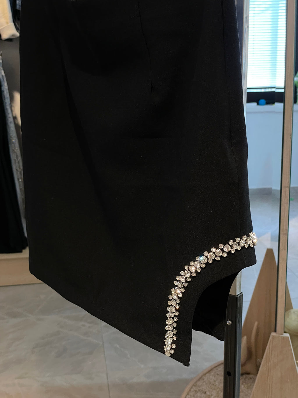 Şık Taş Detay Yırtmaçlı Etek