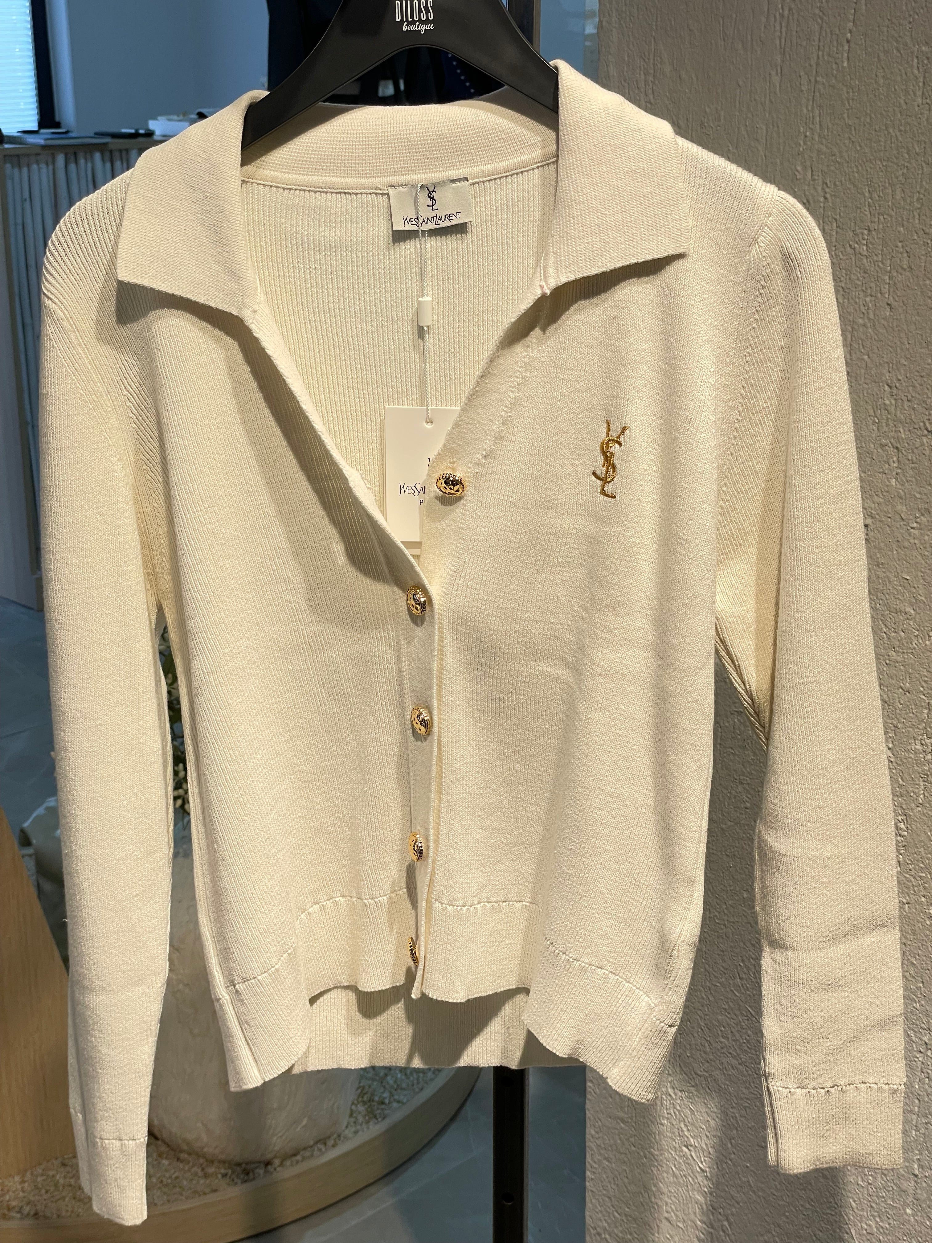 Düğmeli Marka Hırka