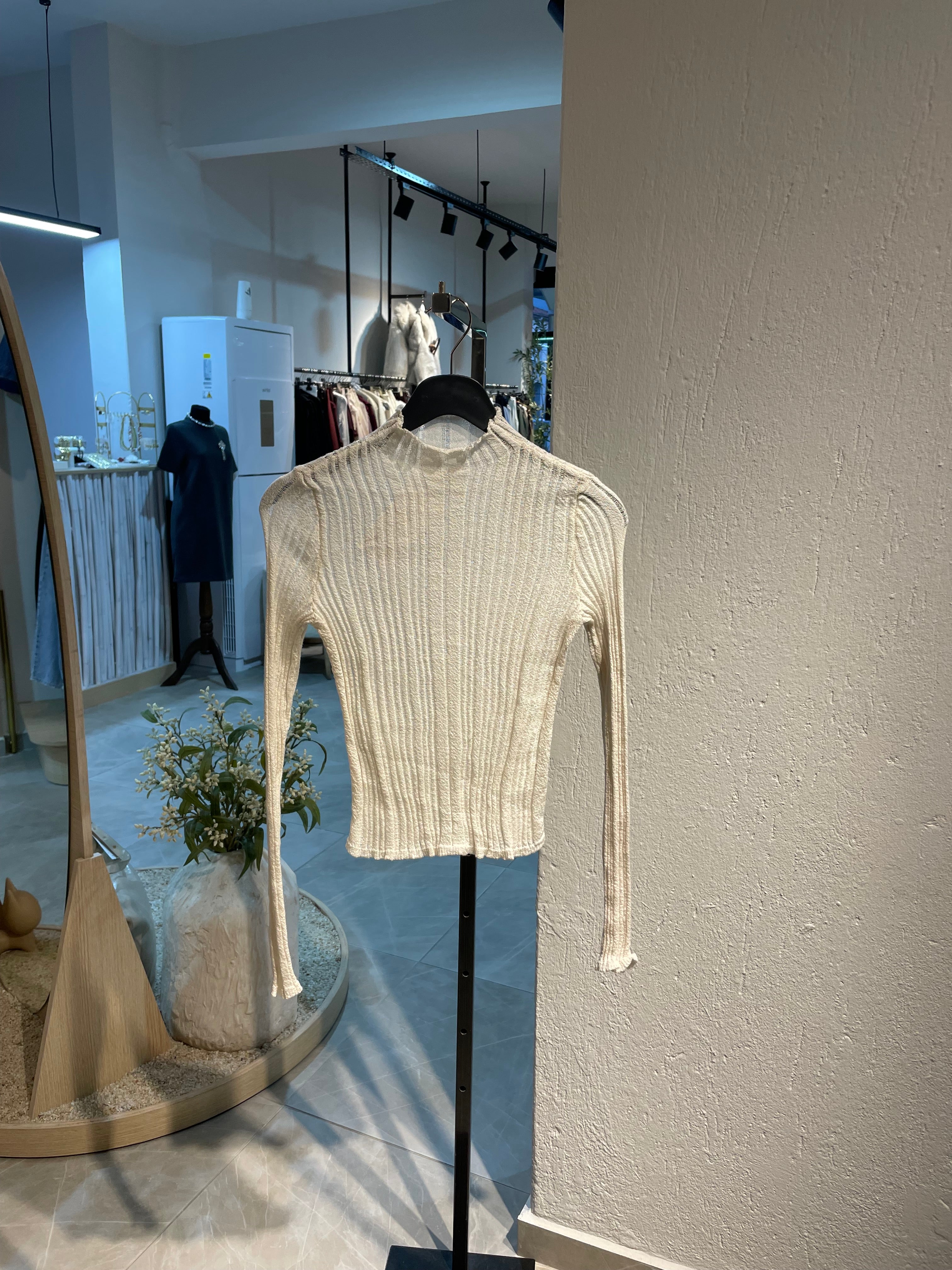 Ekru Transparan Boyunlu Üst