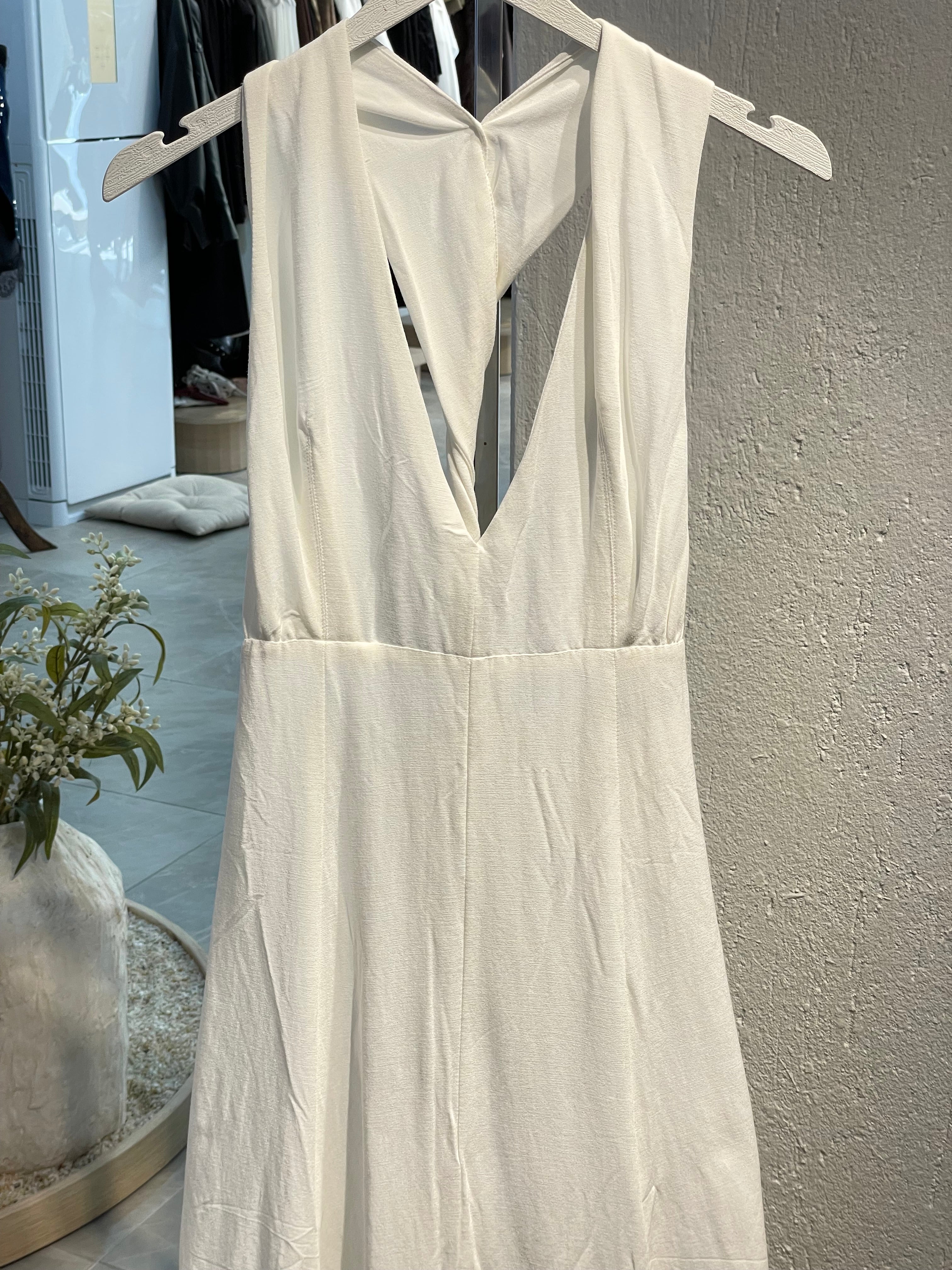 Beyaz Sırt Detaylı Uzun Elbise