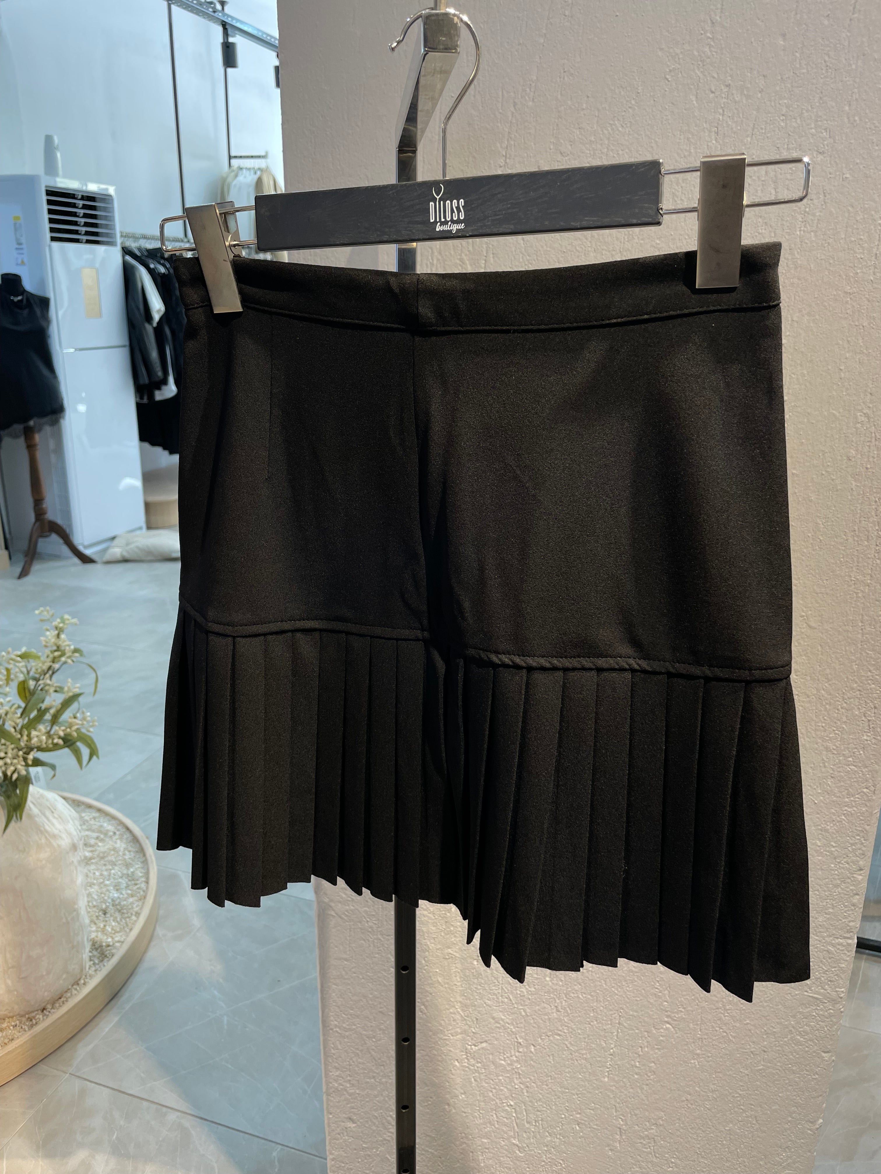 Siyah Düz pileli etek