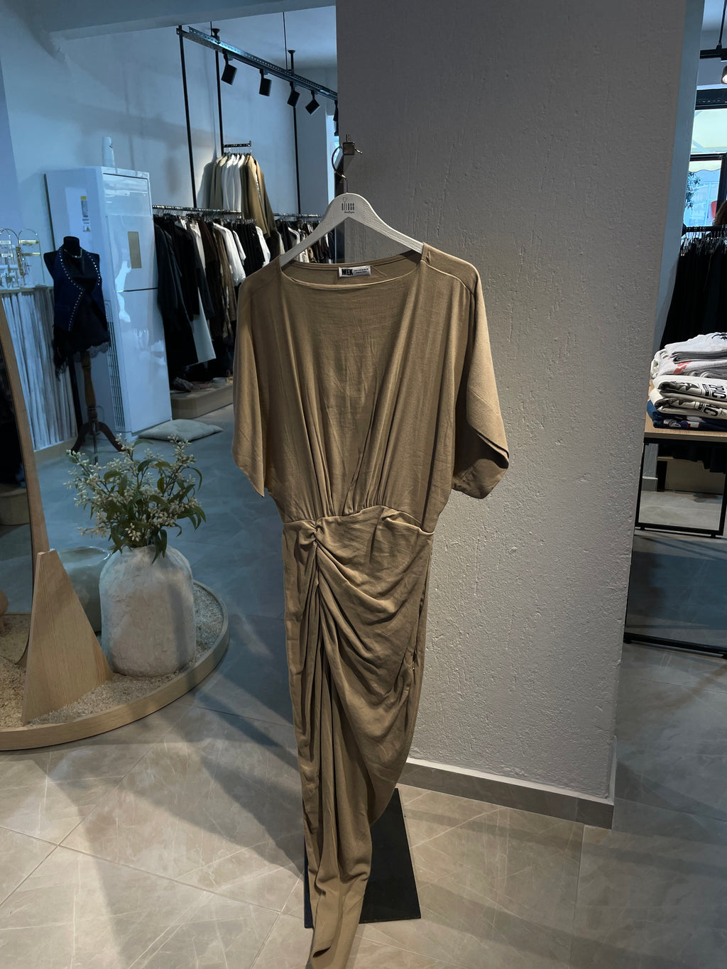 Yırtmaçlı Büzgülü Uzun Elbise