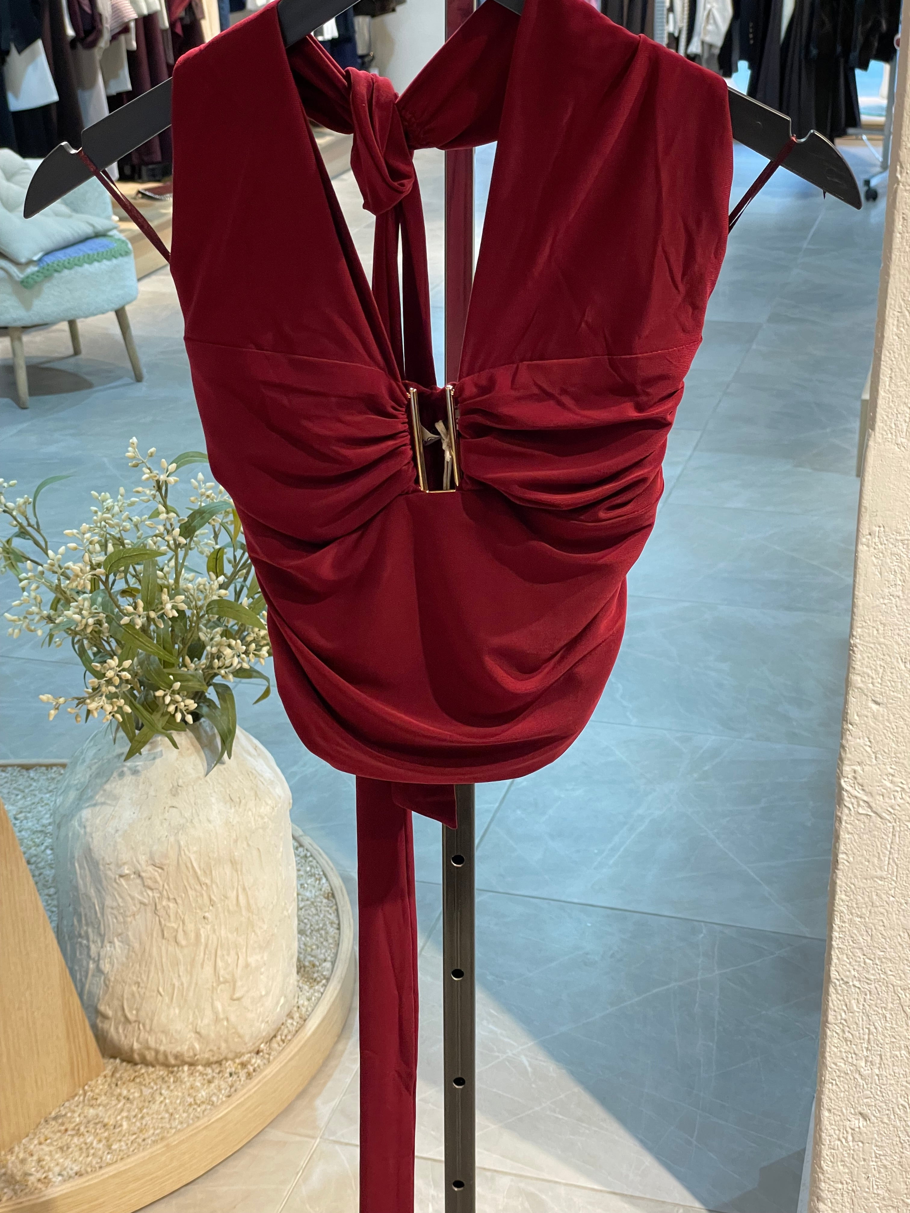 Bordo Dekolteli Altın Tokalı Üst