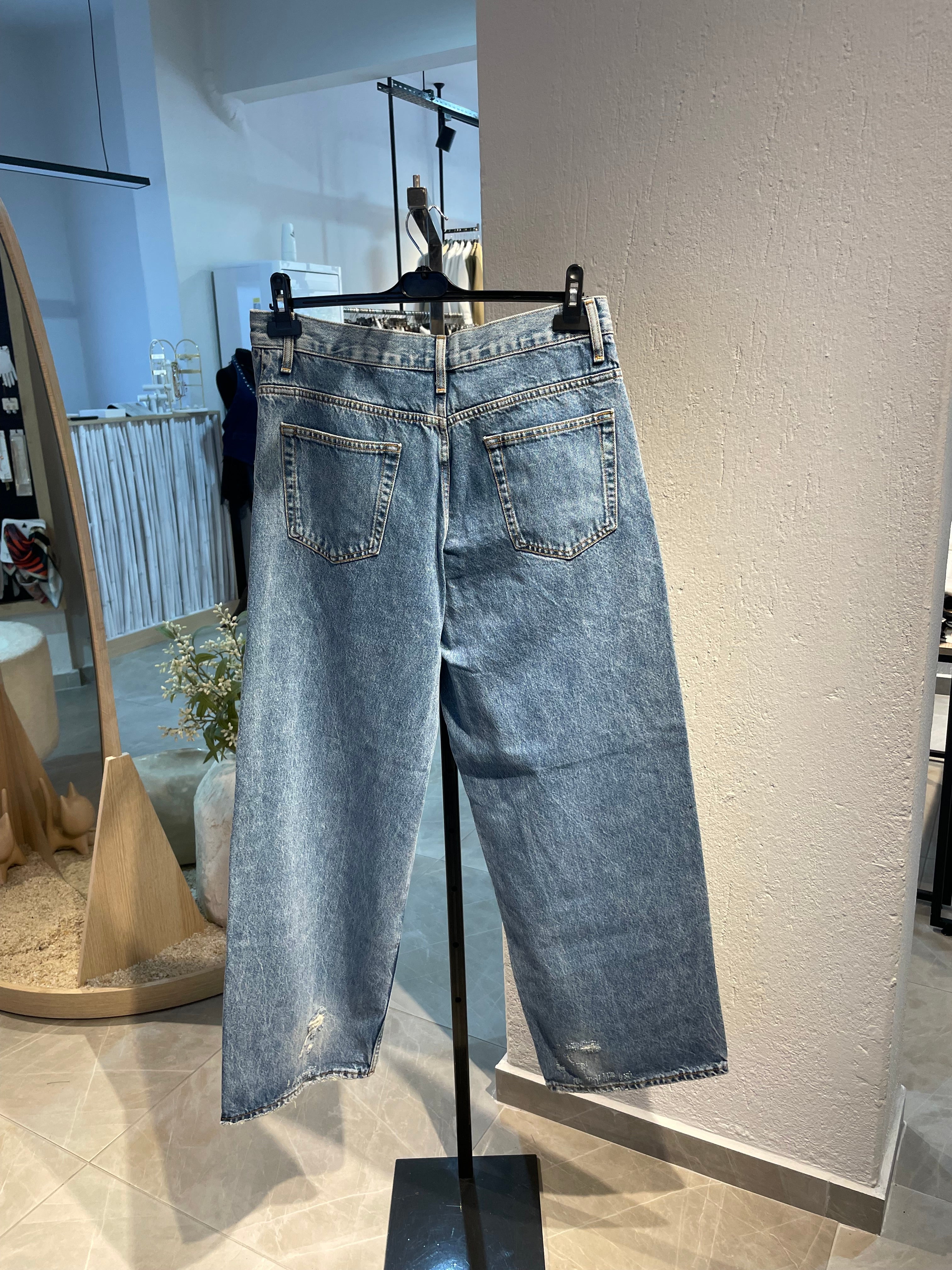 Marka Paça Detaylı Jean