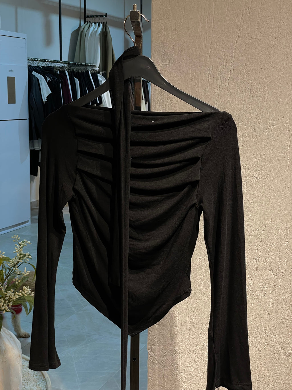 Boyundan bağlamalı drapeli üst