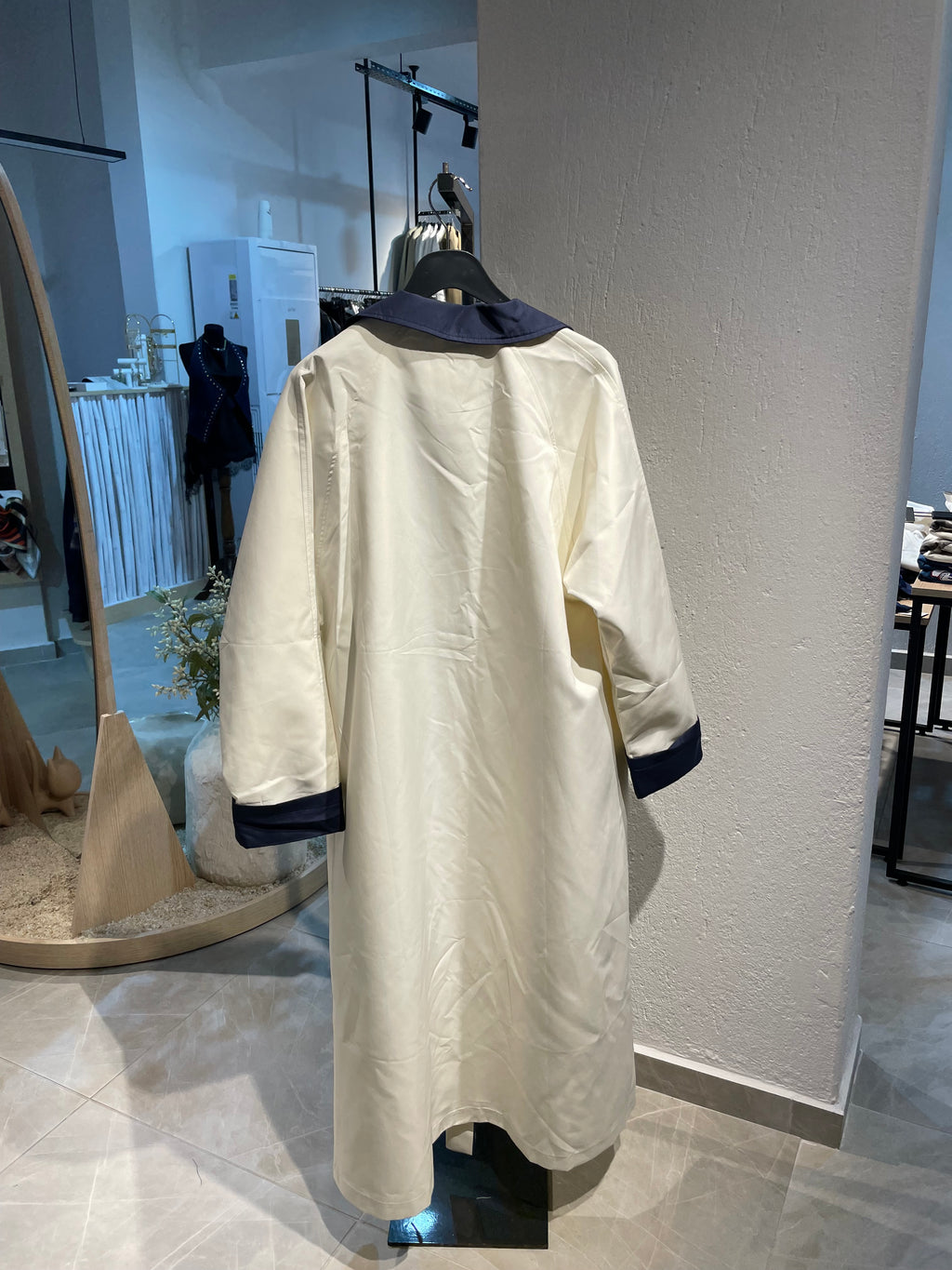 Ekru Lacivert Yaka-Kol Detaylı Trençkot