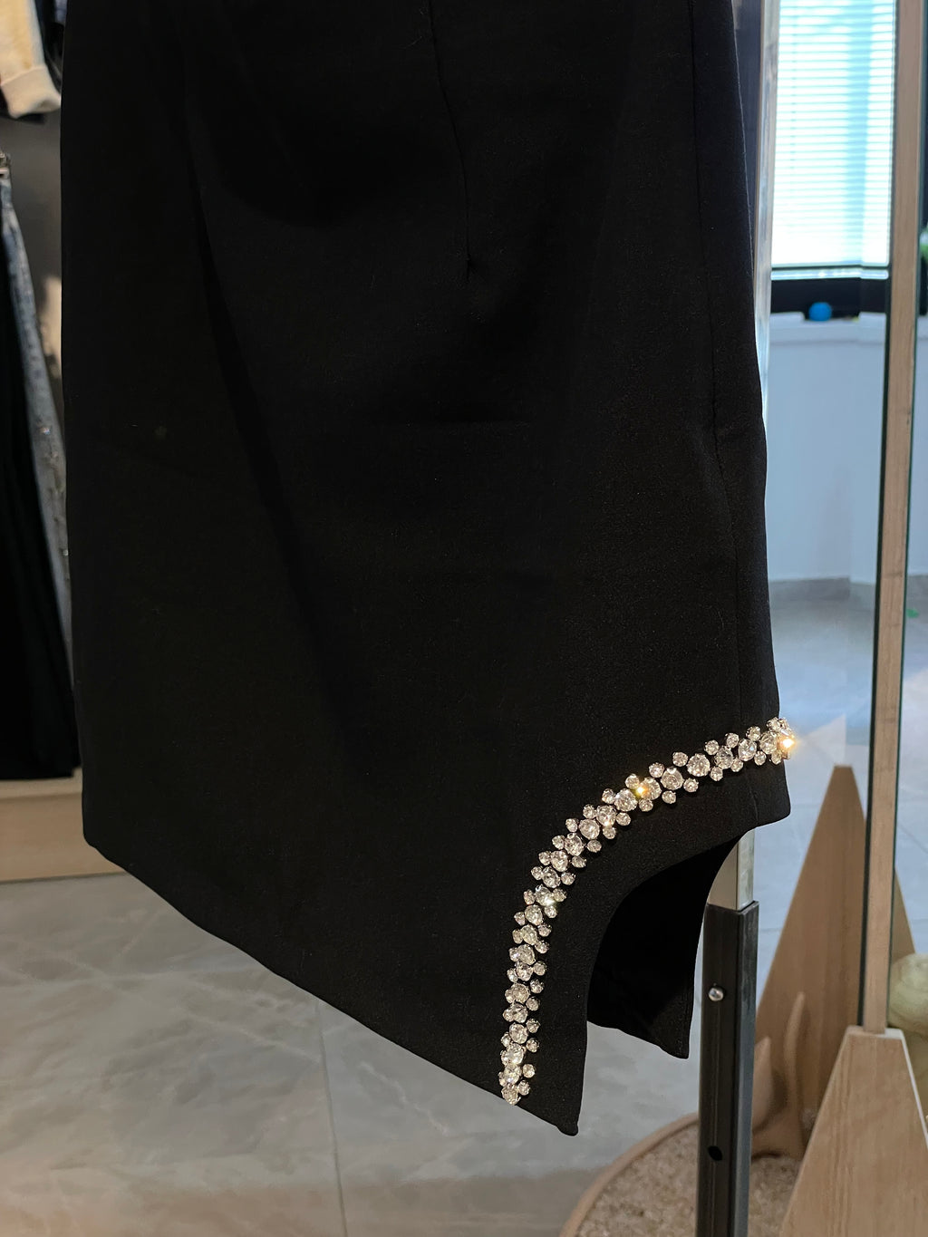 Şık Taş Detay Yırtmaçlı Etek