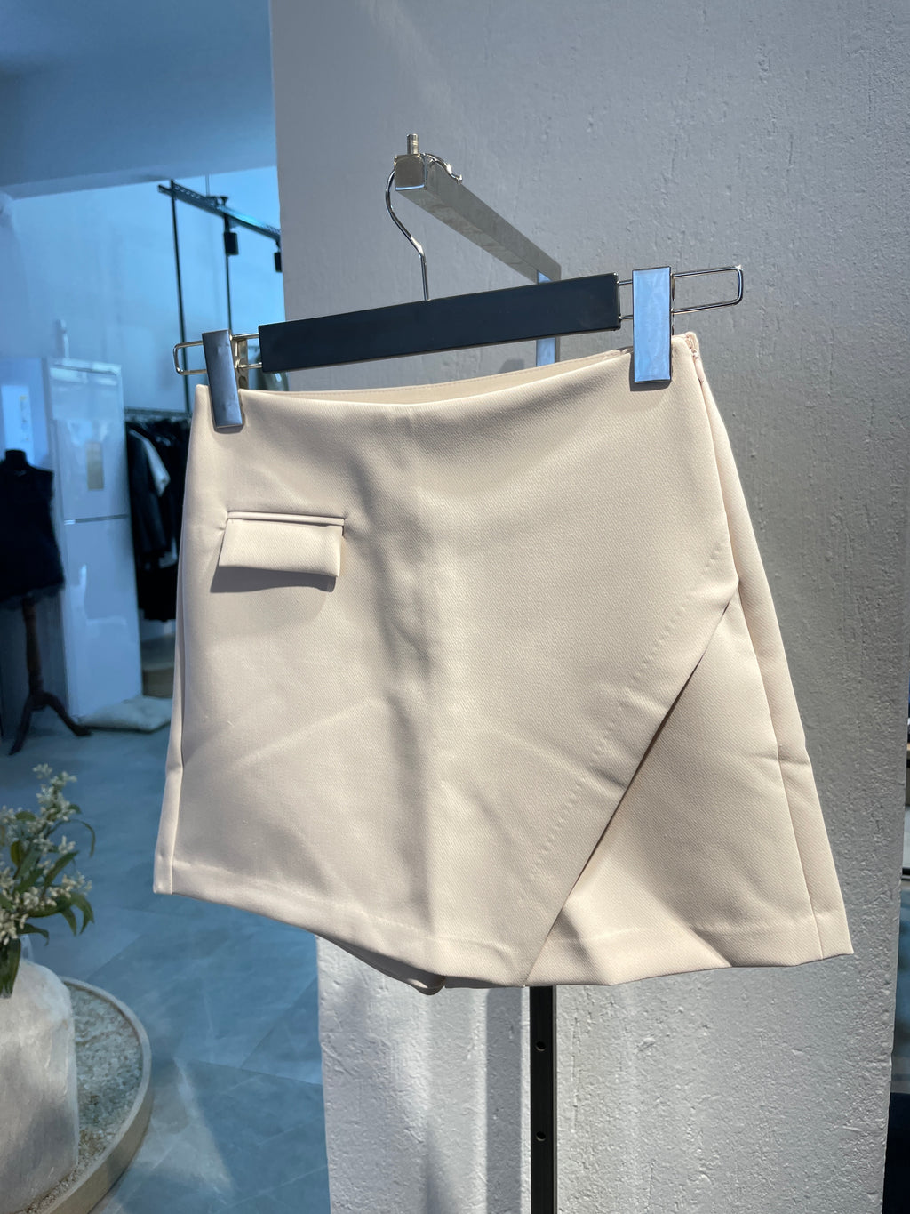 Cep Ve Yırtmaç Detaylı Şort Etek