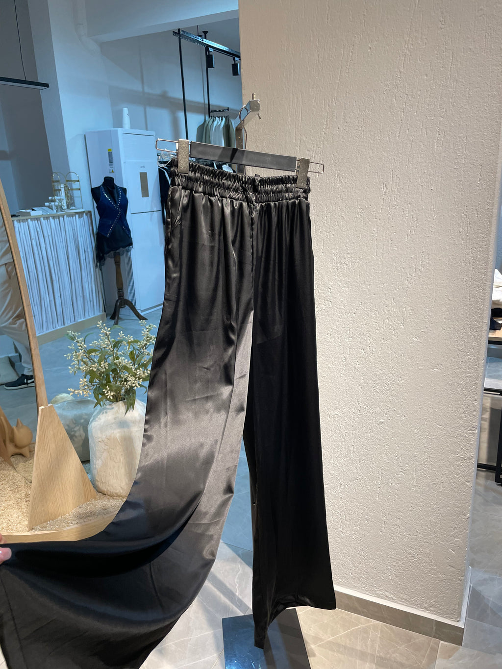 Siyah Saten Bol Paça Pantolon