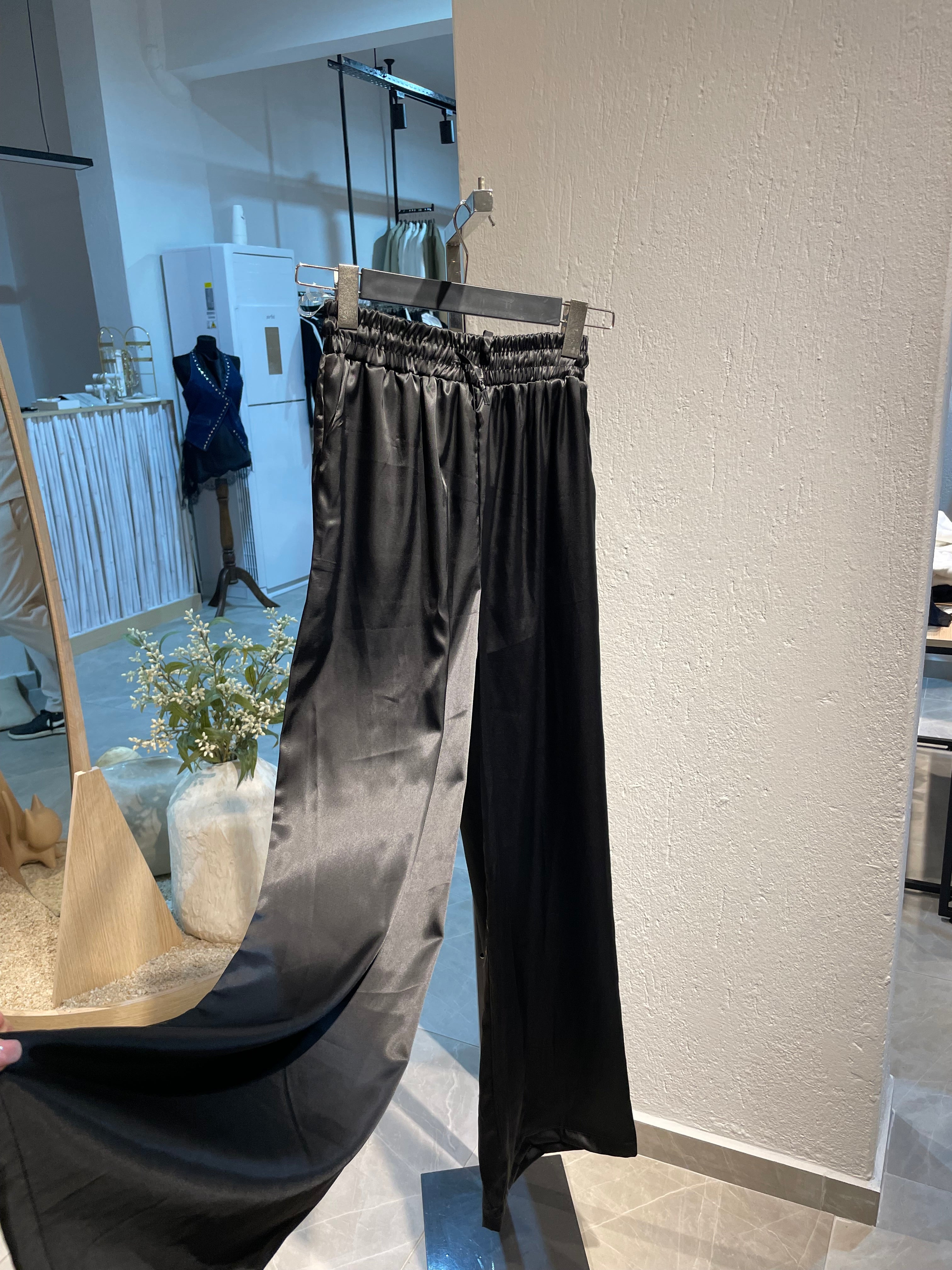 Siyah Saten Bol Paça Pantolon