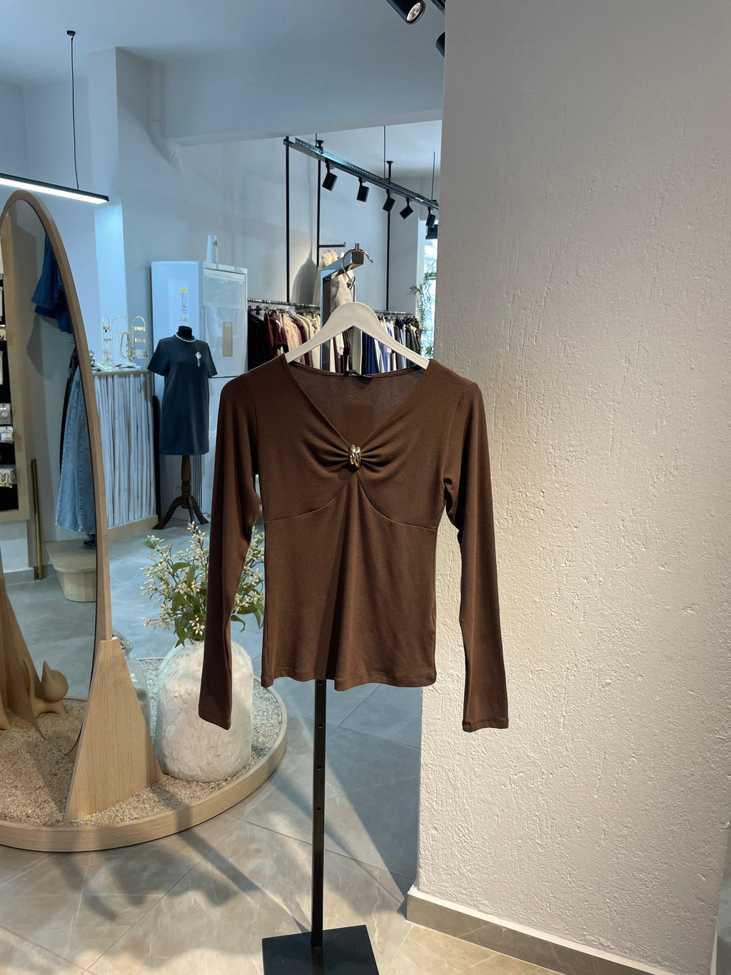 Yakası Tokalı Bluz