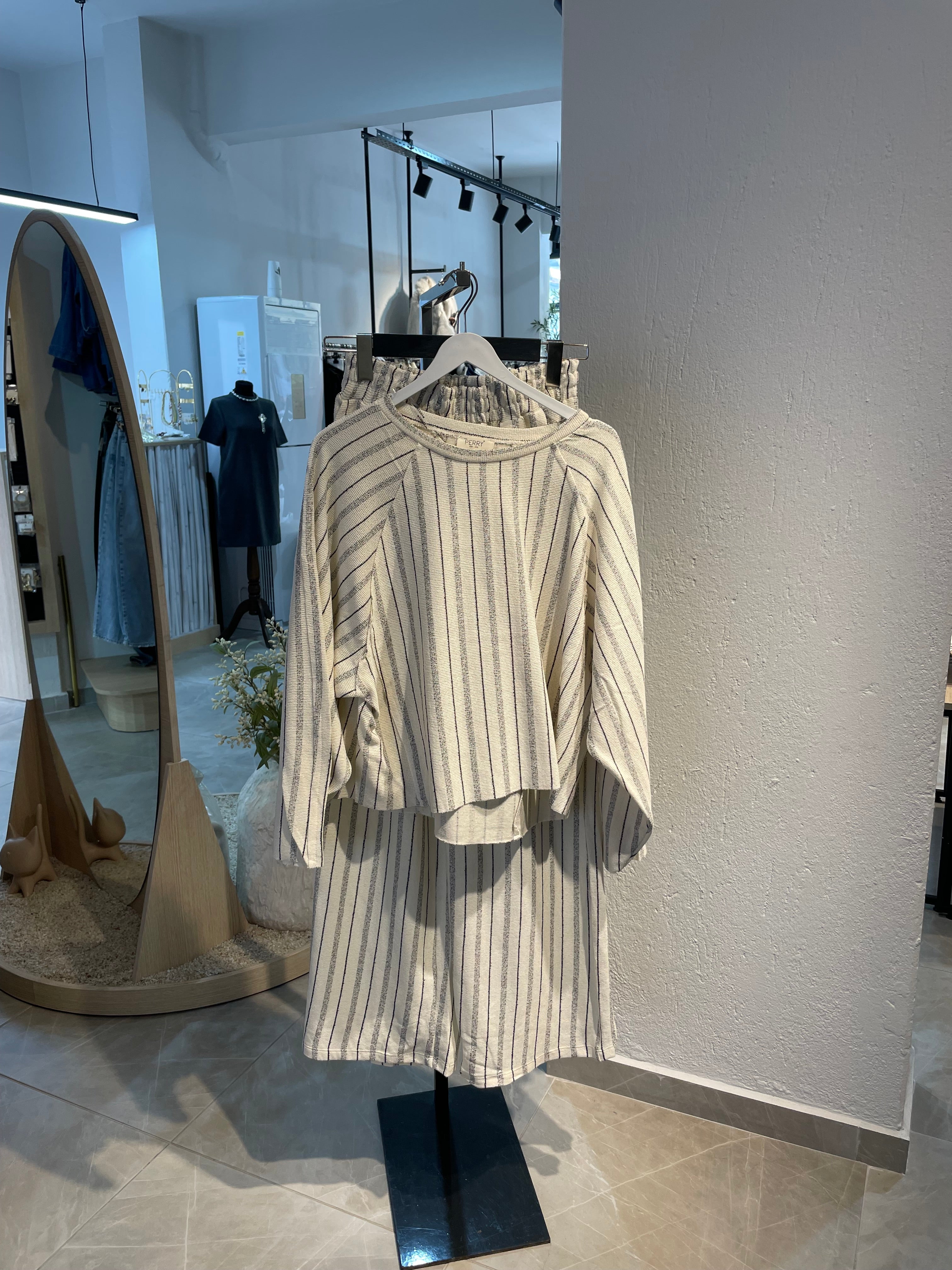 Taş Rengi Çizgili Dokuma Kumaş Alt-Üst Takım