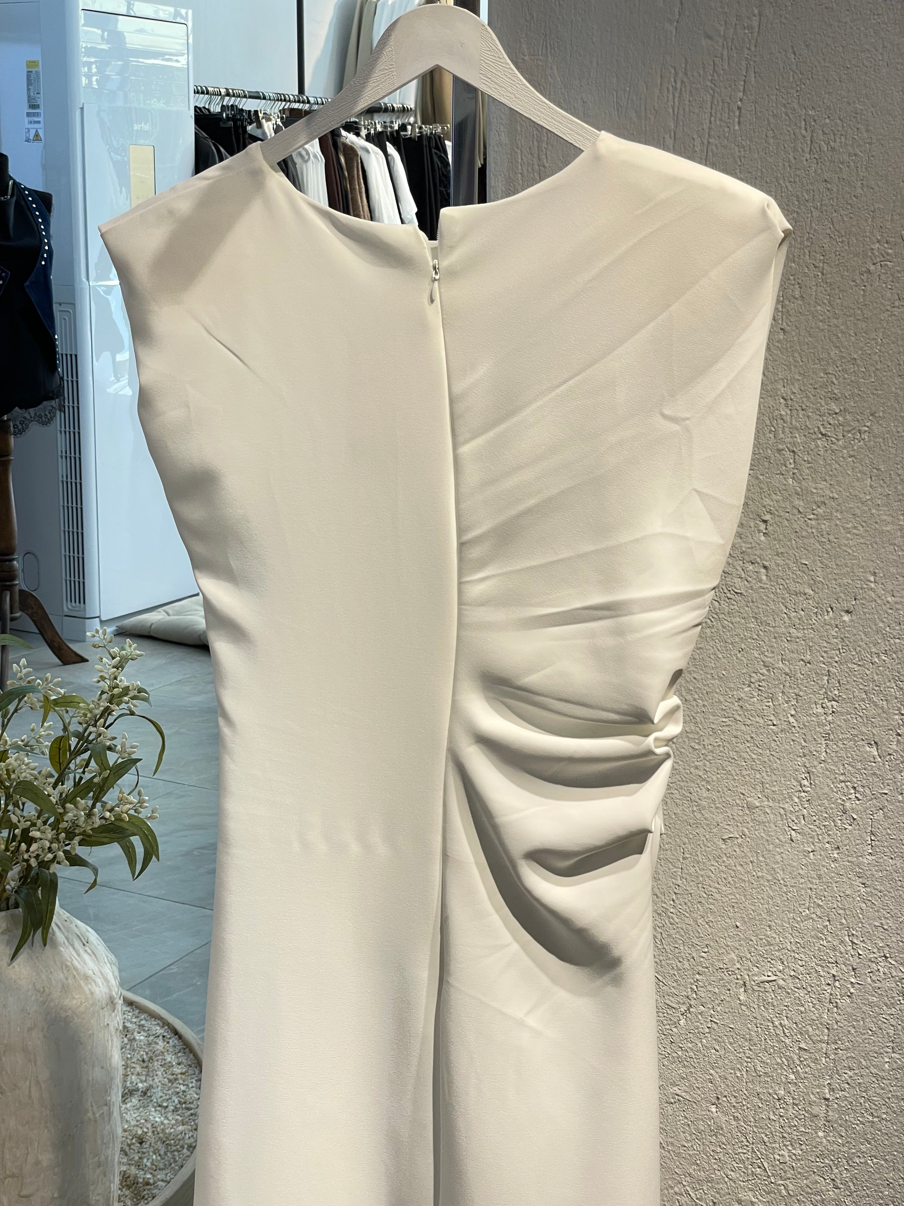 Beyaz Yandan Drapeli Elbise