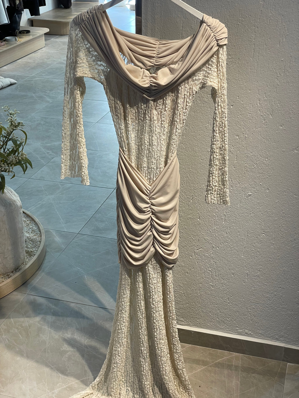 Dantel Detaylı Uzun Davet Elbisesi