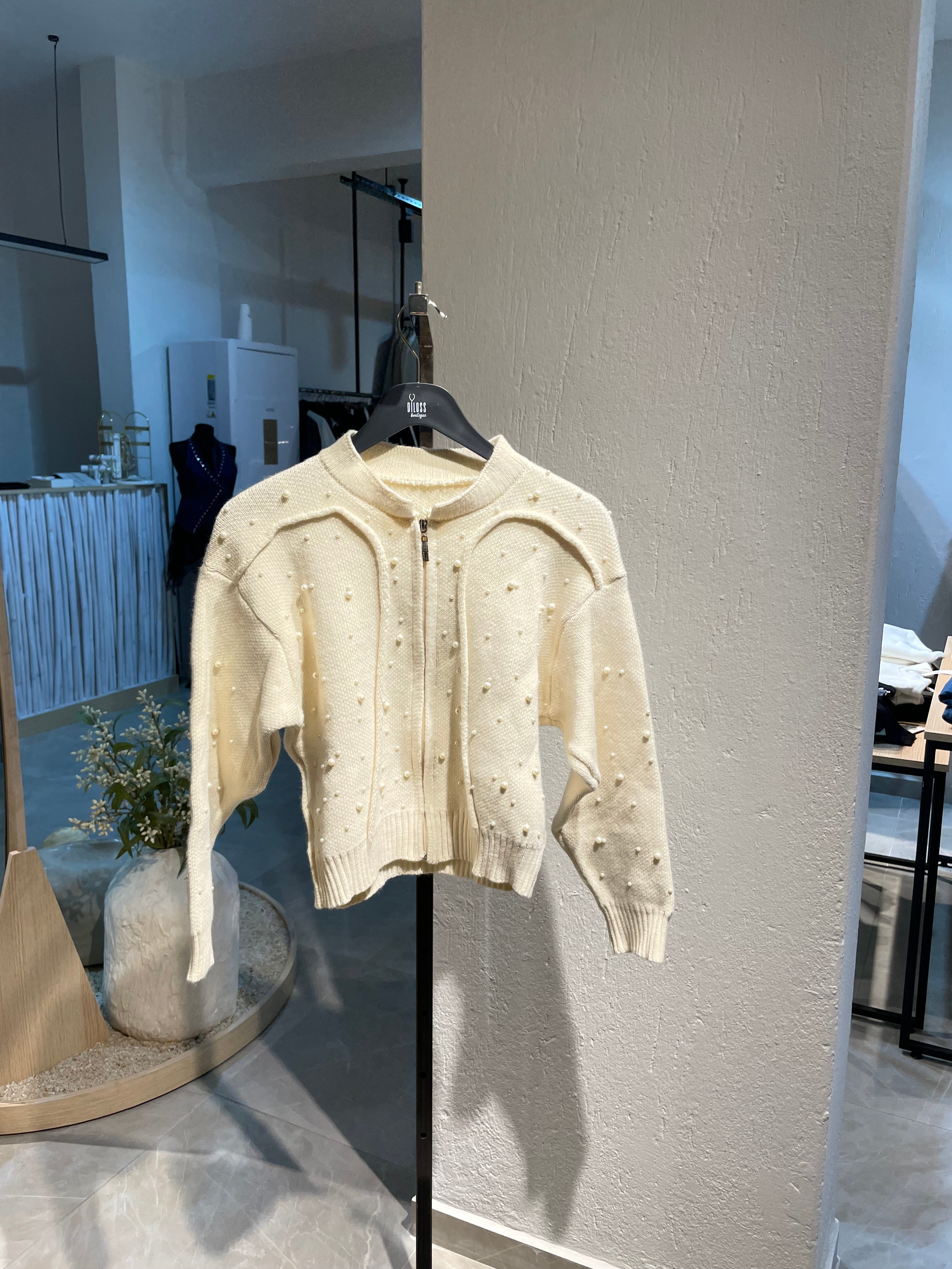 İnci Detaylı Krem Hırka