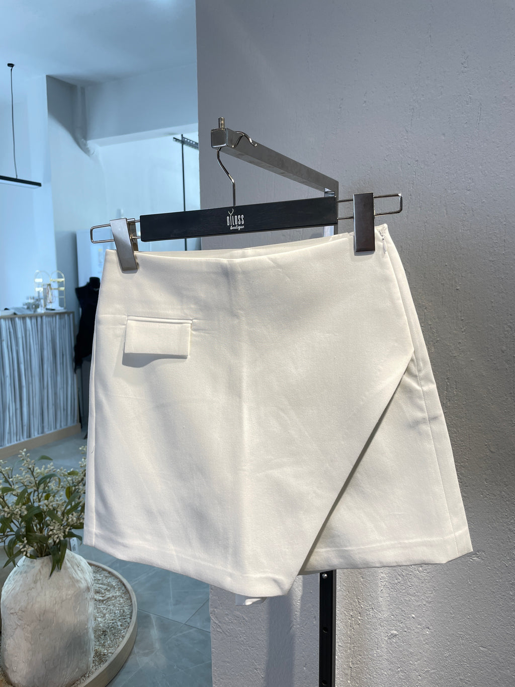 Cep Ve Yırtmaç Detaylı Şort Etek