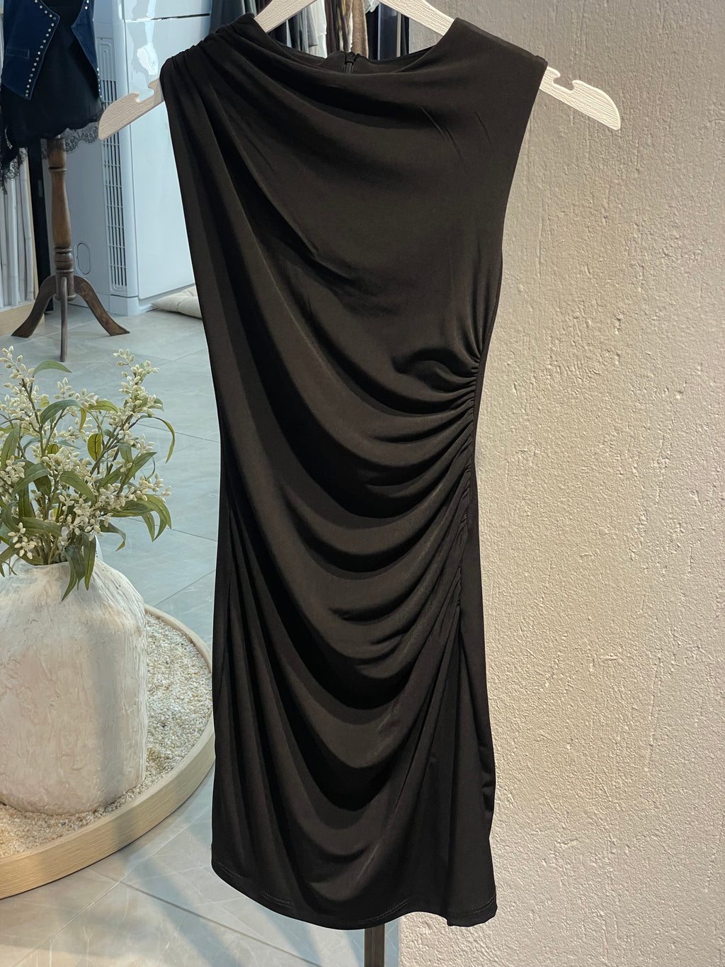 Siyah Drapeli Kısa Elbise