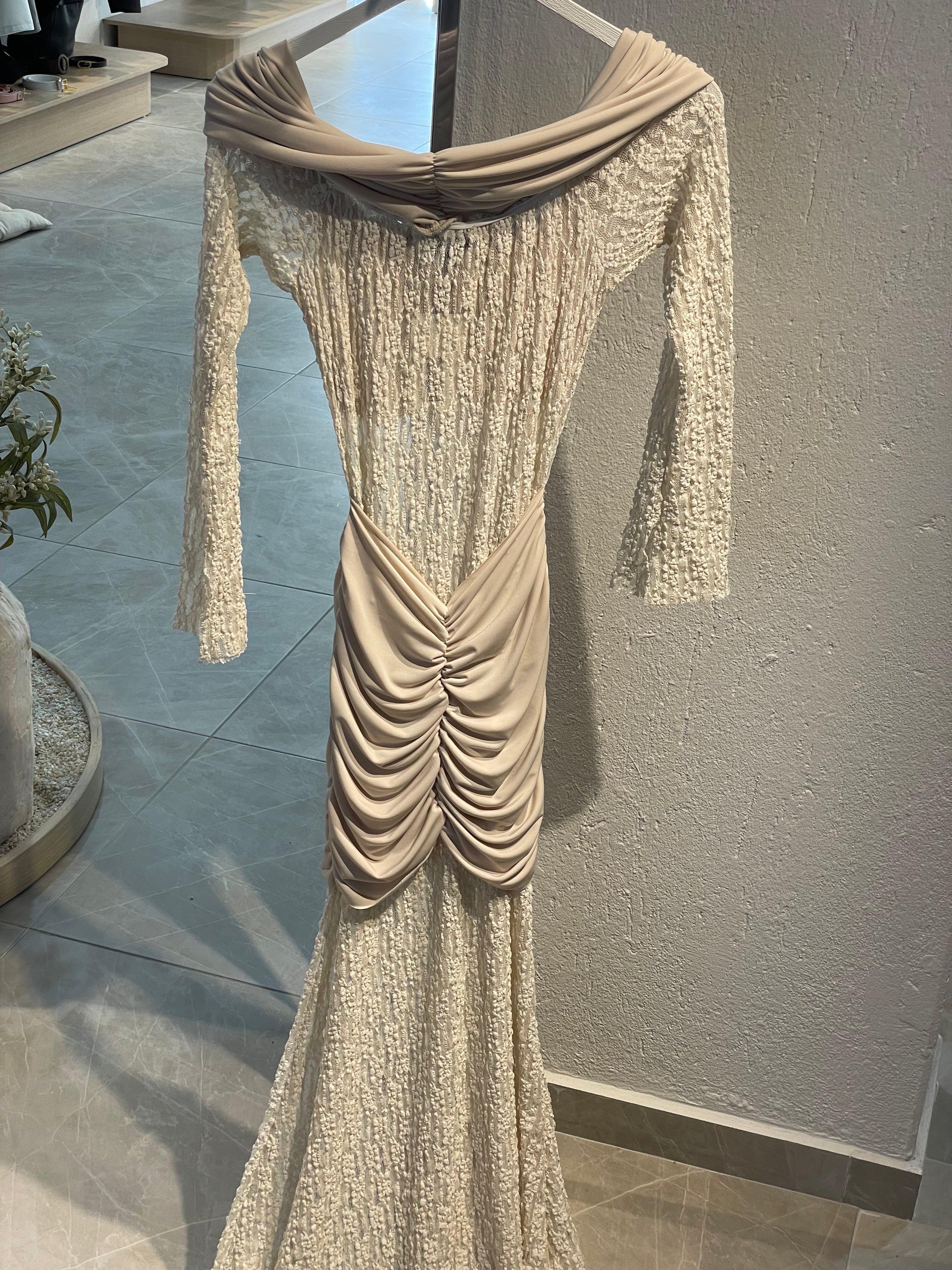 Dantel Detaylı Uzun Davet Elbisesi