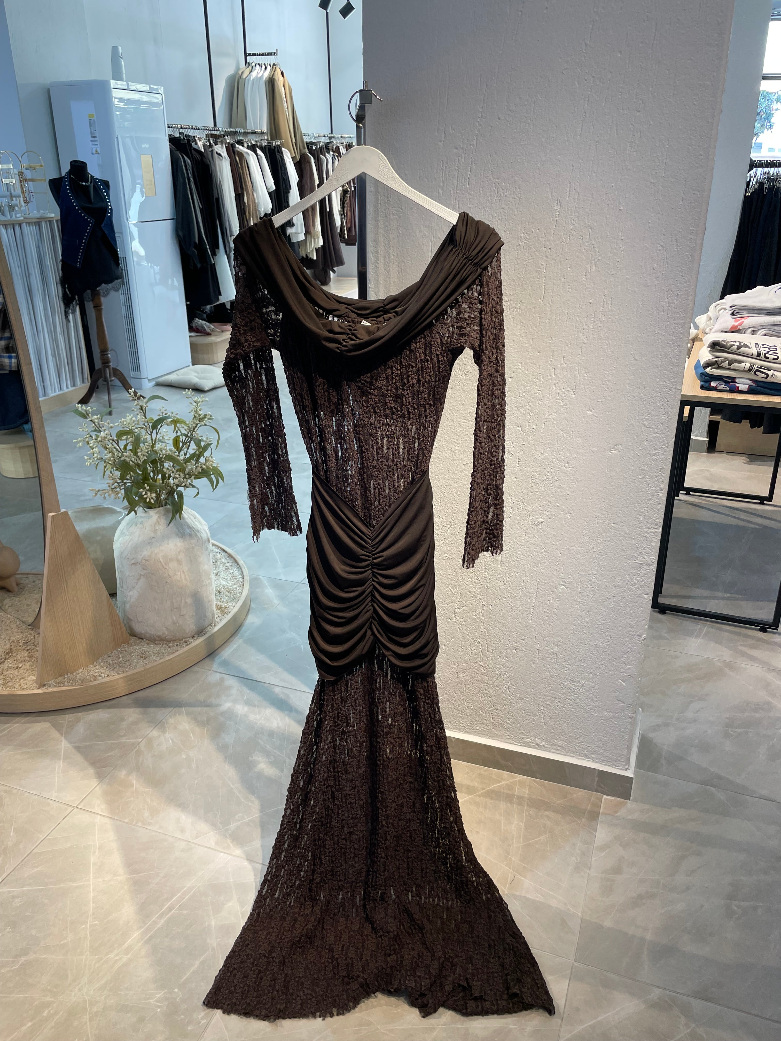 Dantel Detaylı Uzun Davet Elbisesi