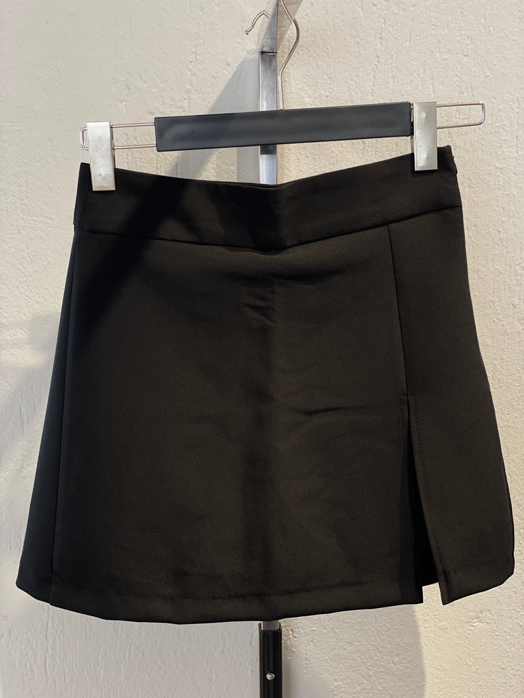 Siyah Yırtmaçlı Şort Etek