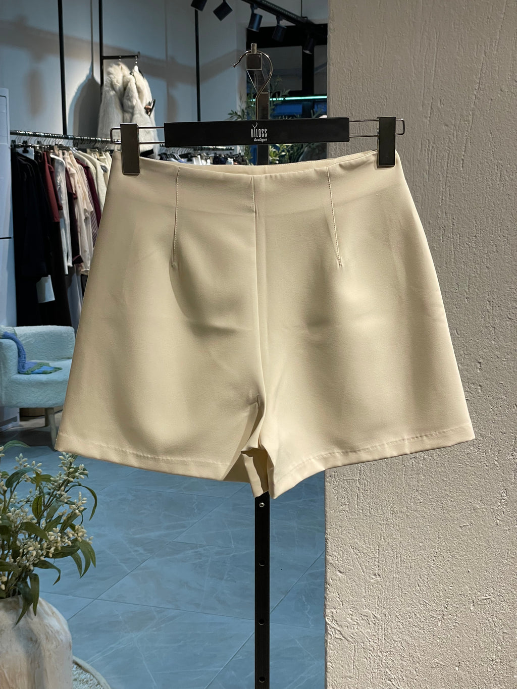 Ekru Düz Kesim Şort