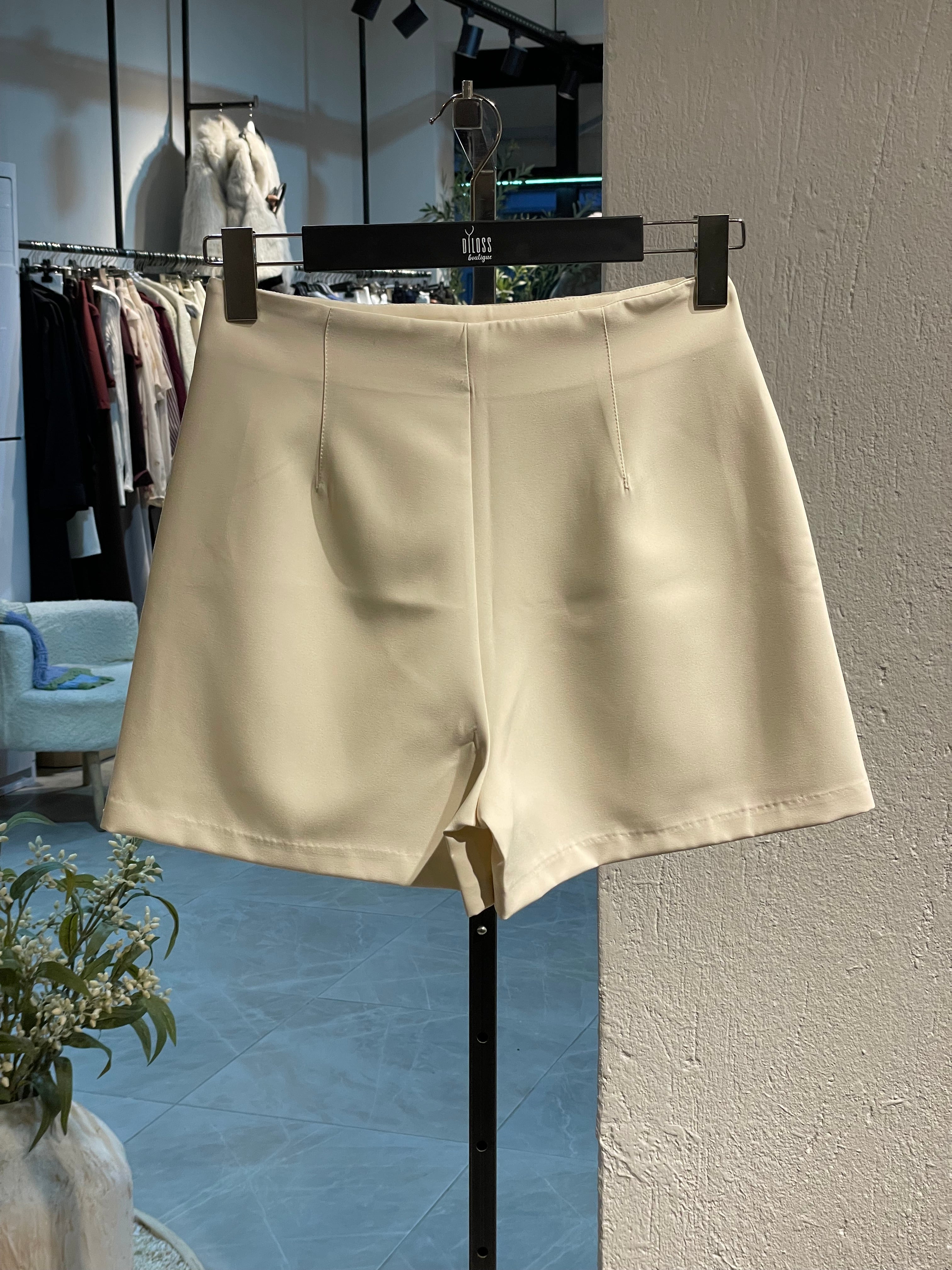 Ekru Düz Kesim Şort