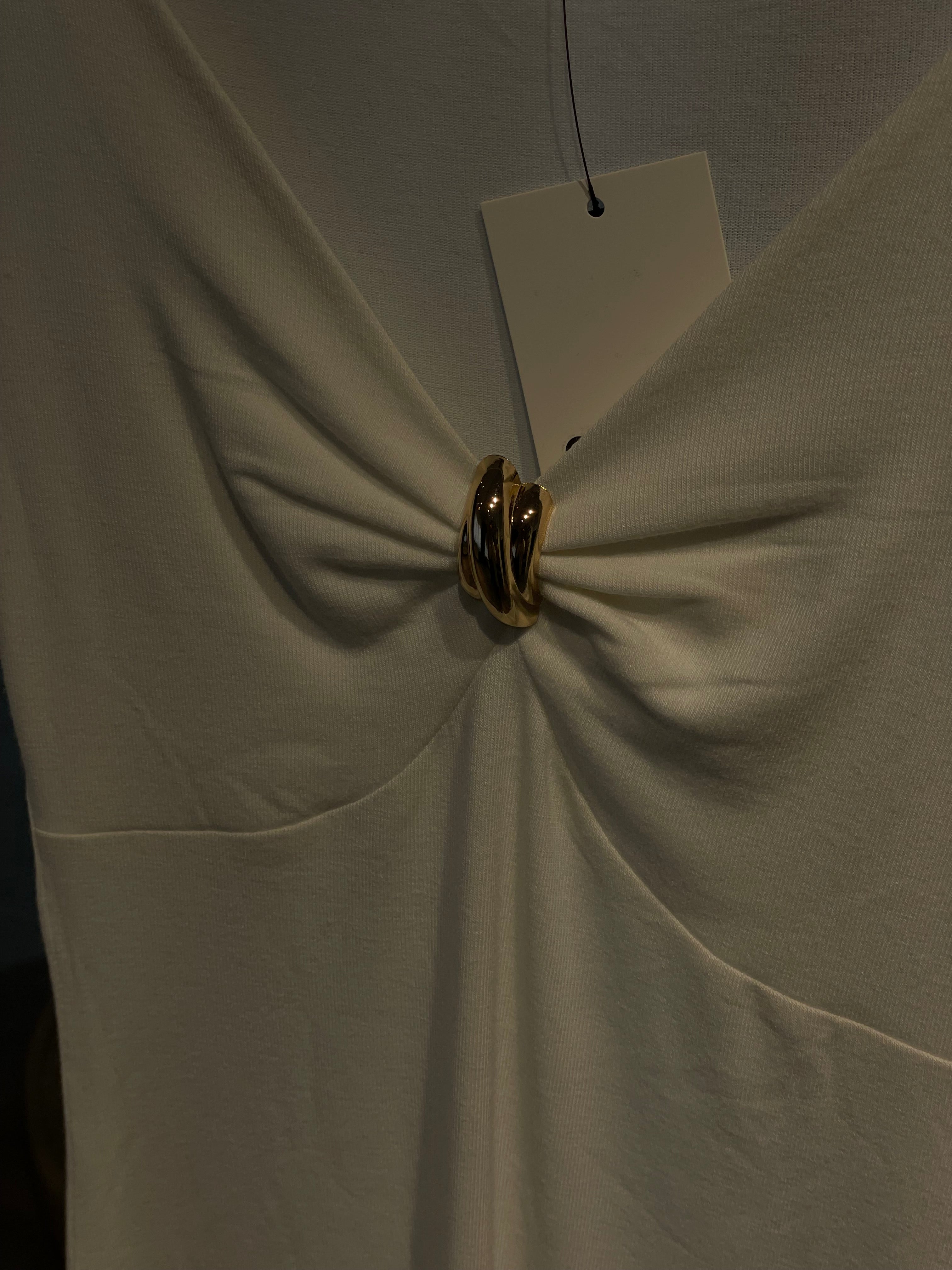 Yakası Tokalı Bluz