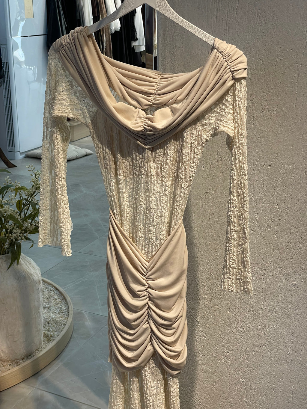 Dantel Detaylı Uzun Davet Elbisesi