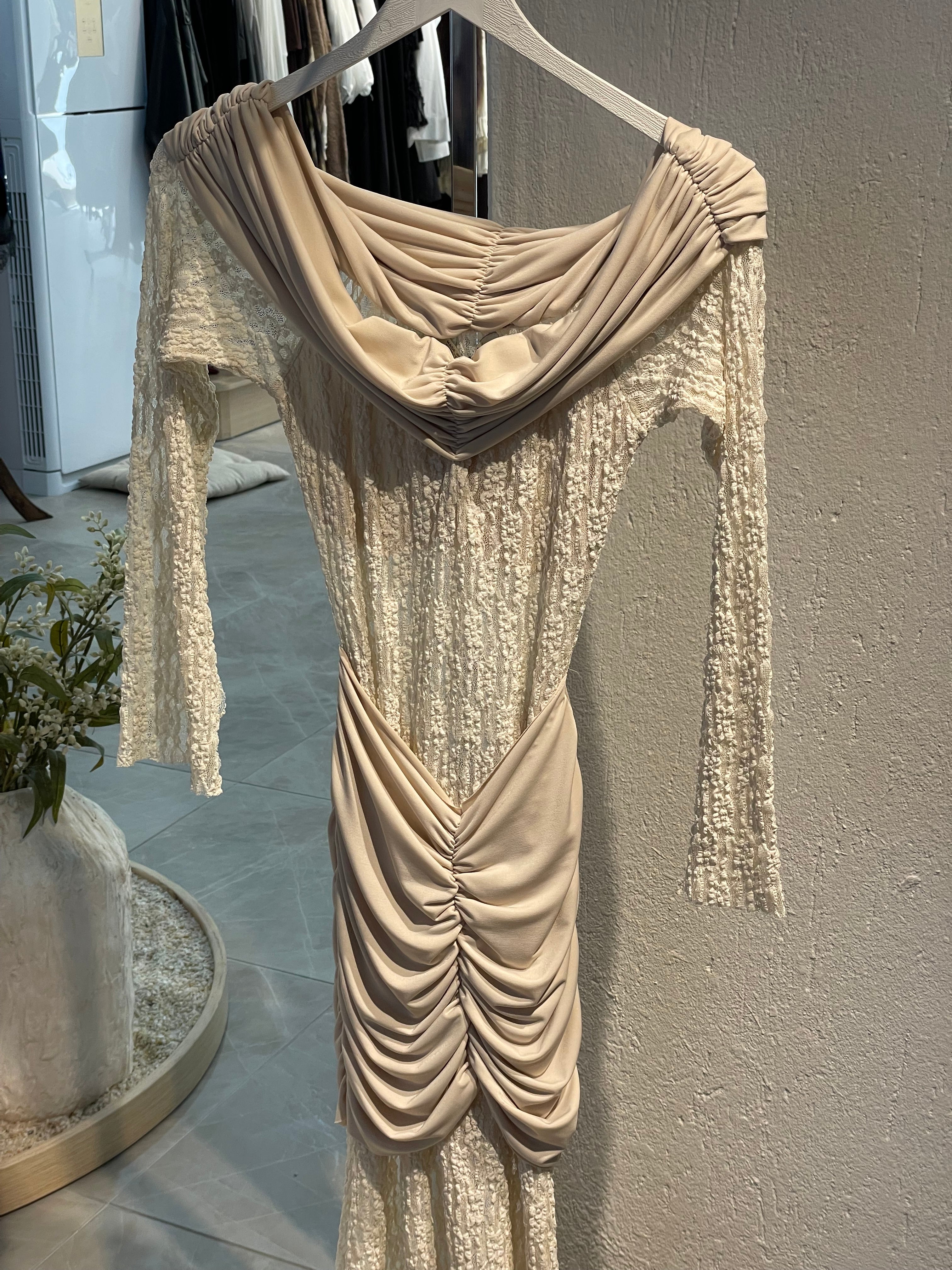 Dantel Detaylı Uzun Davet Elbisesi