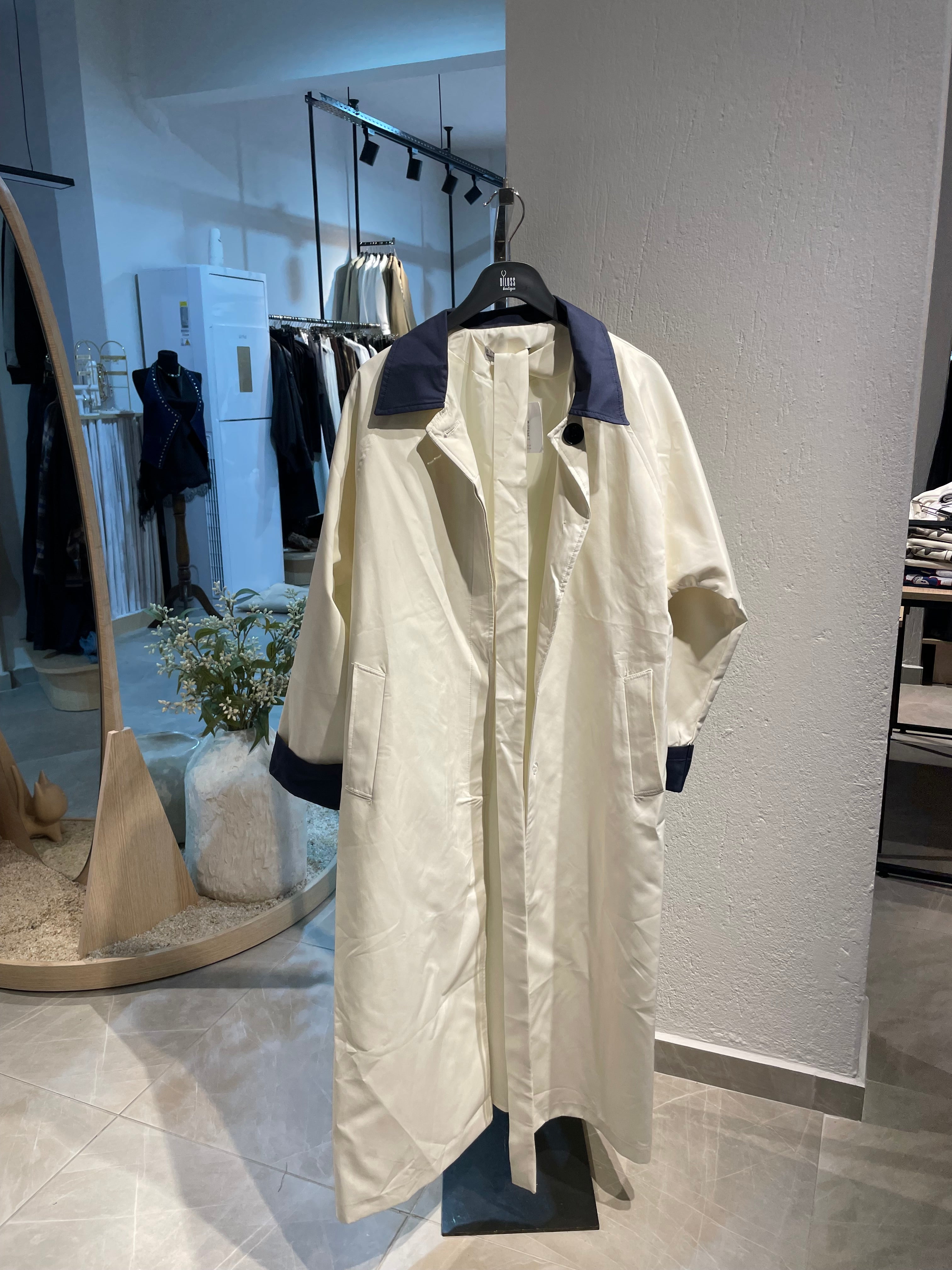 Ekru Lacivert Yaka-Kol Detaylı Trençkot