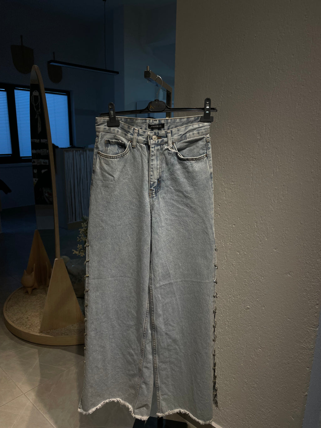 Taş Detaylı Buz Mavisi Pantolon