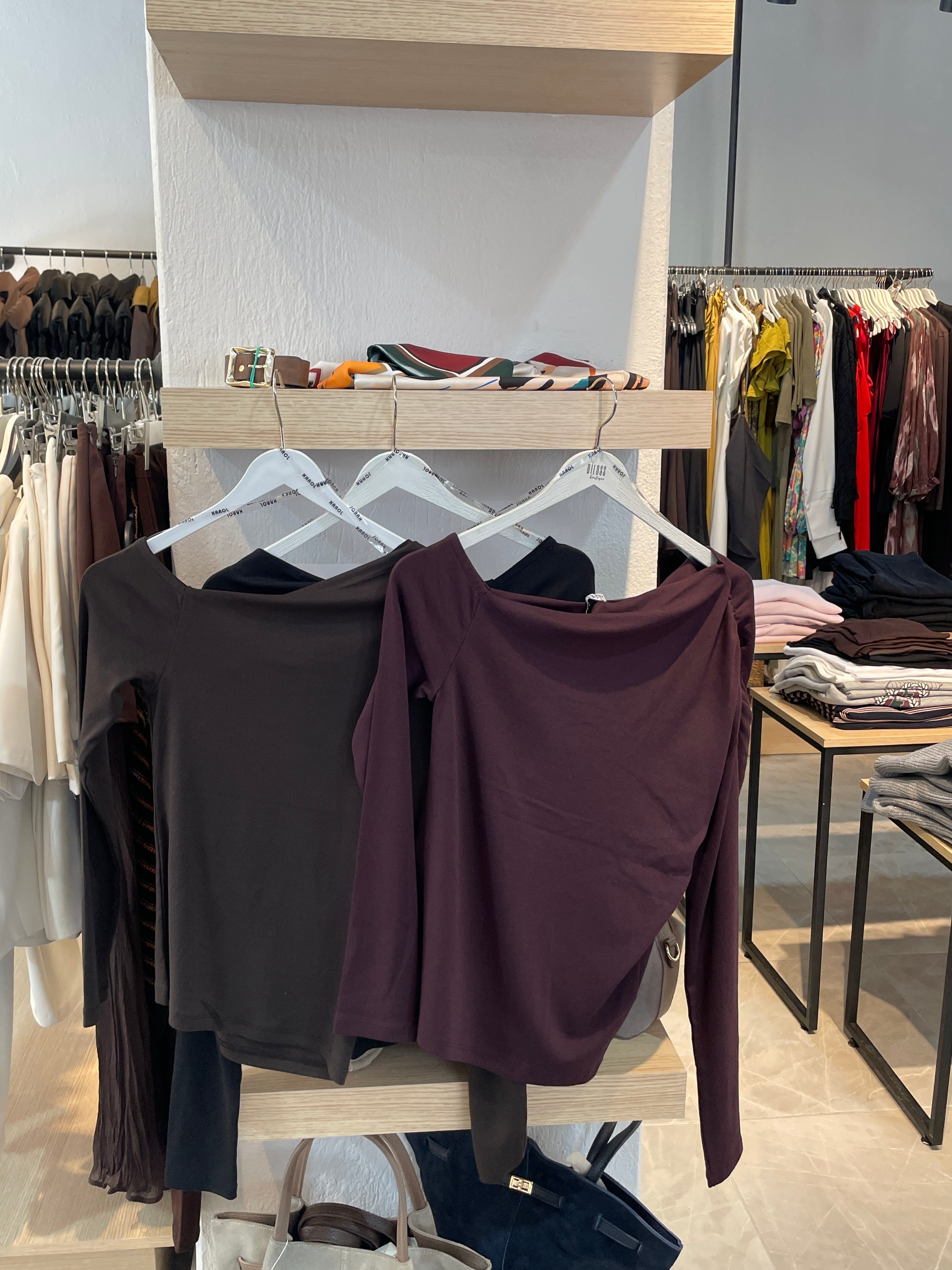 Kayık Yaka Tarz Bluz