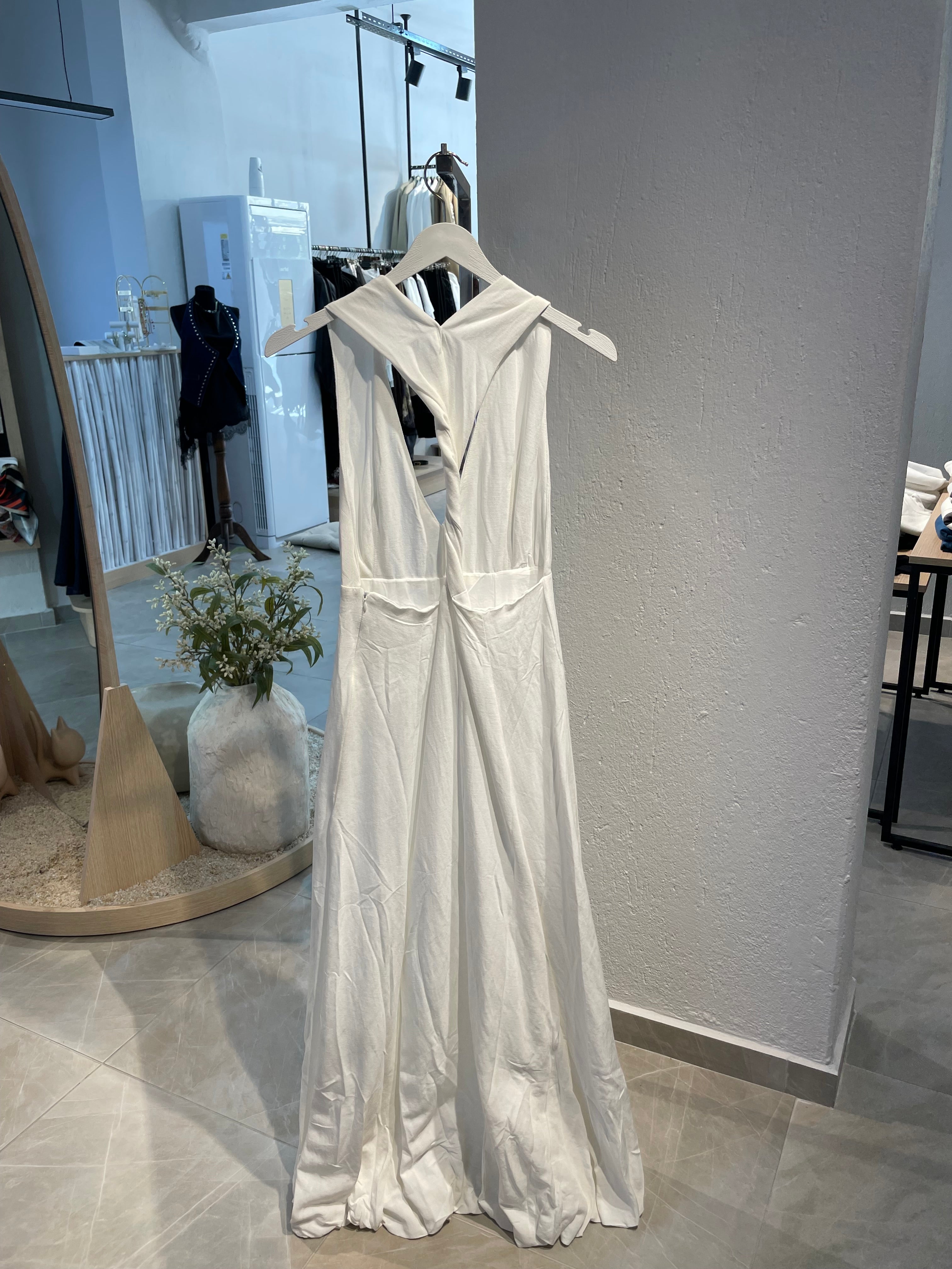 Beyaz Sırt Detaylı Uzun Elbise