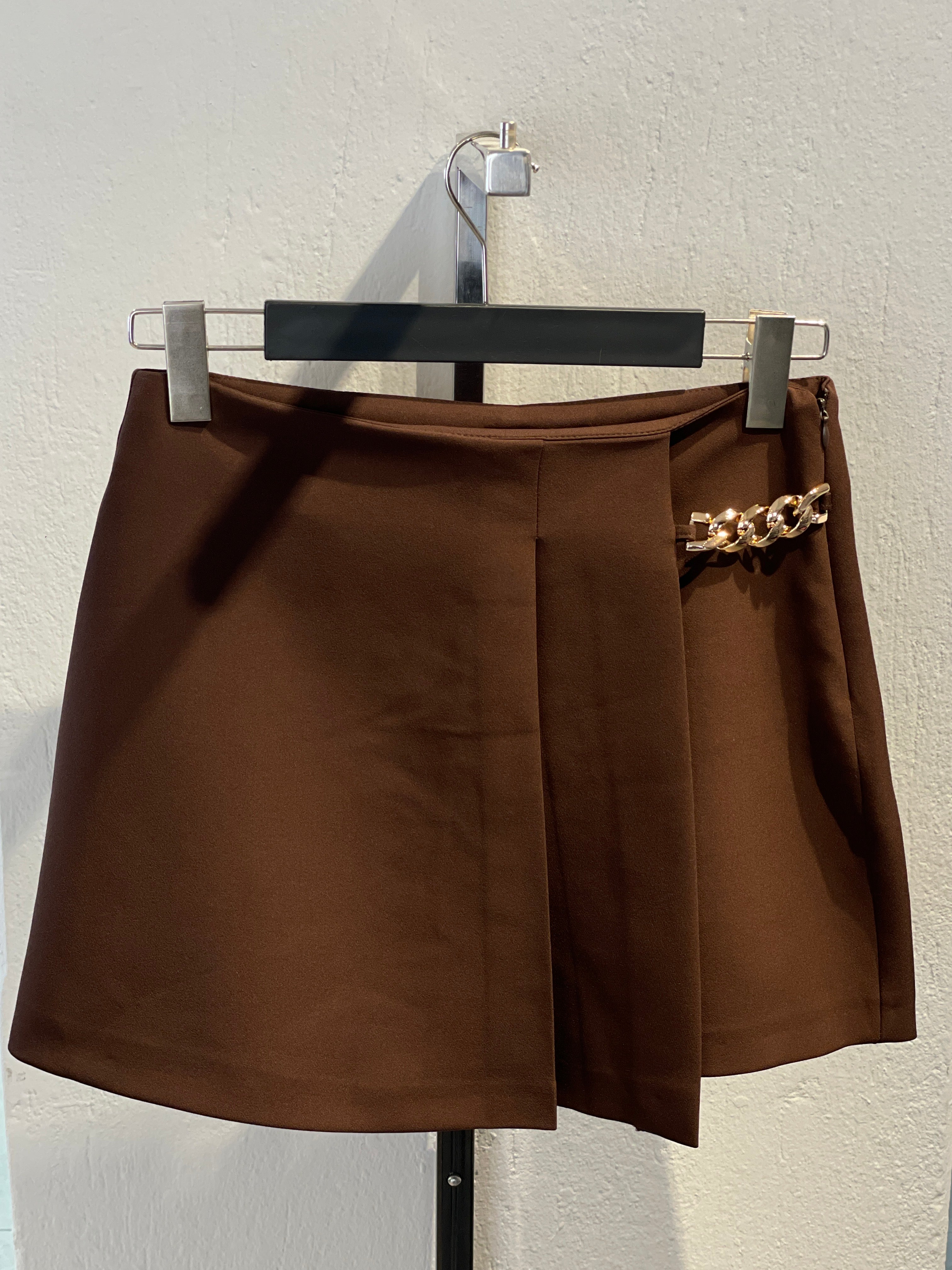 Zincir Detaylı Şort Etek