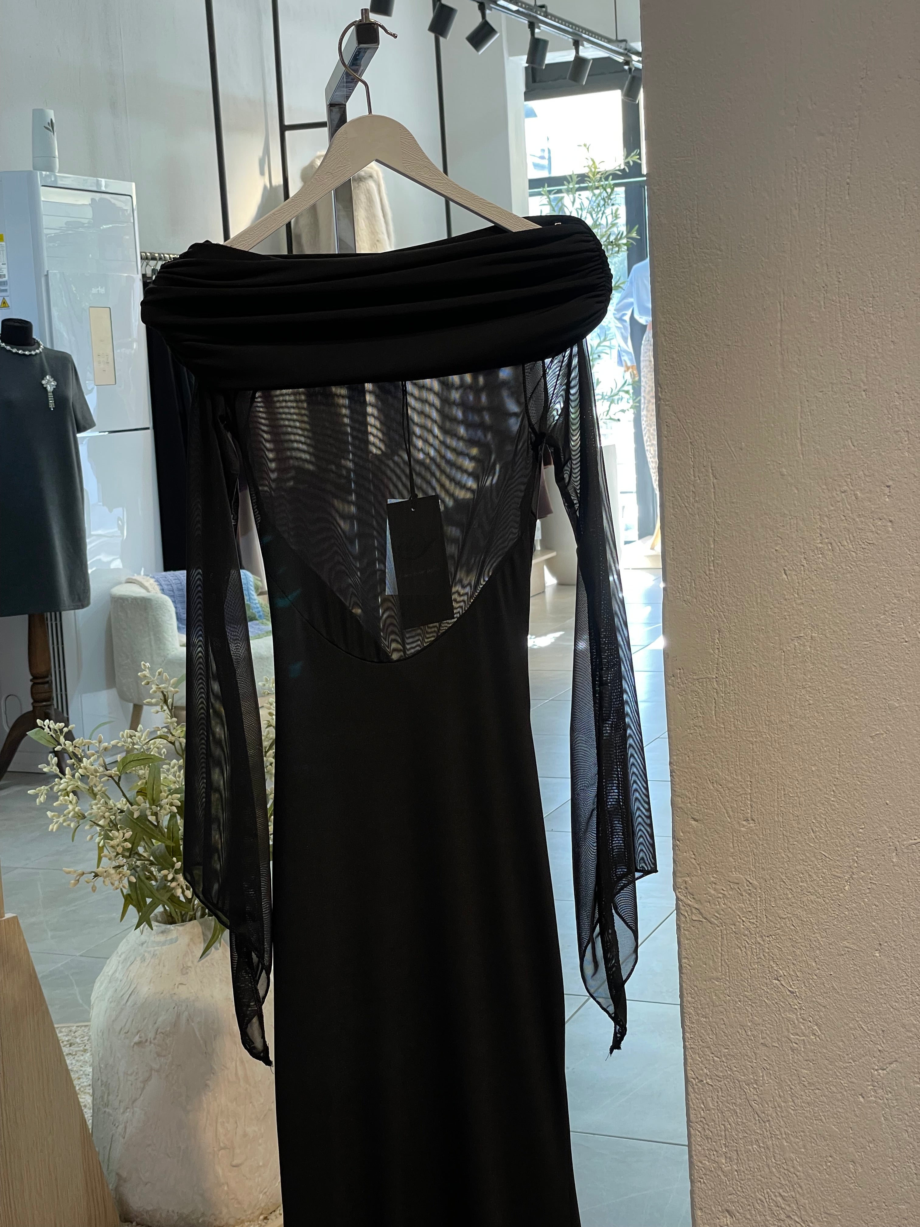 Siyah Drapeli Tül İspanyol Kol Tasarım Elbise