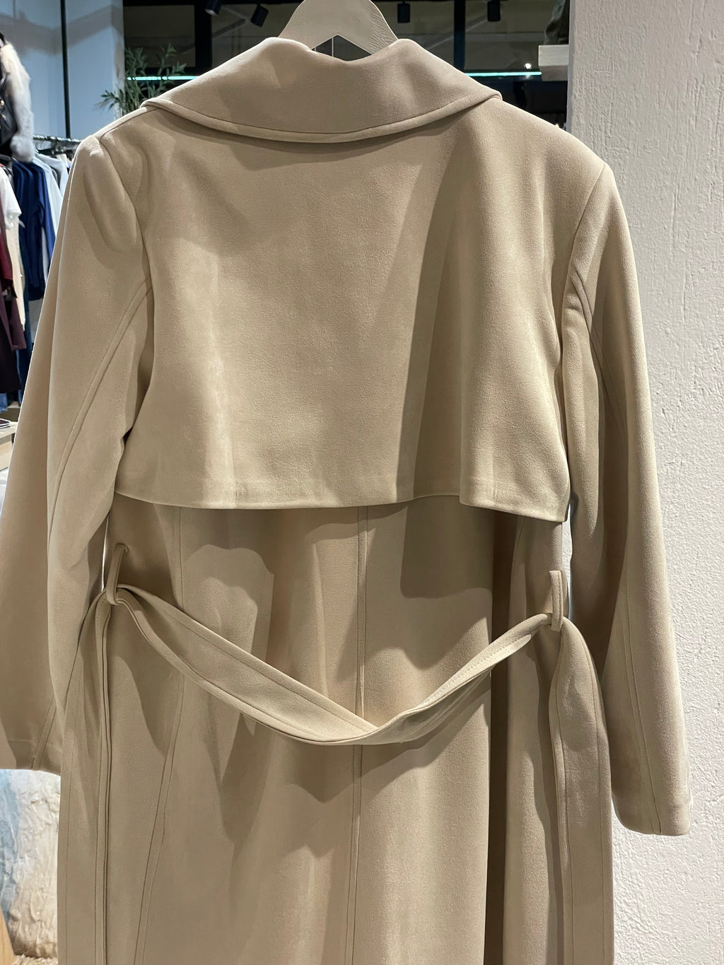 Bej Yağmurluklu Süet Trençkot