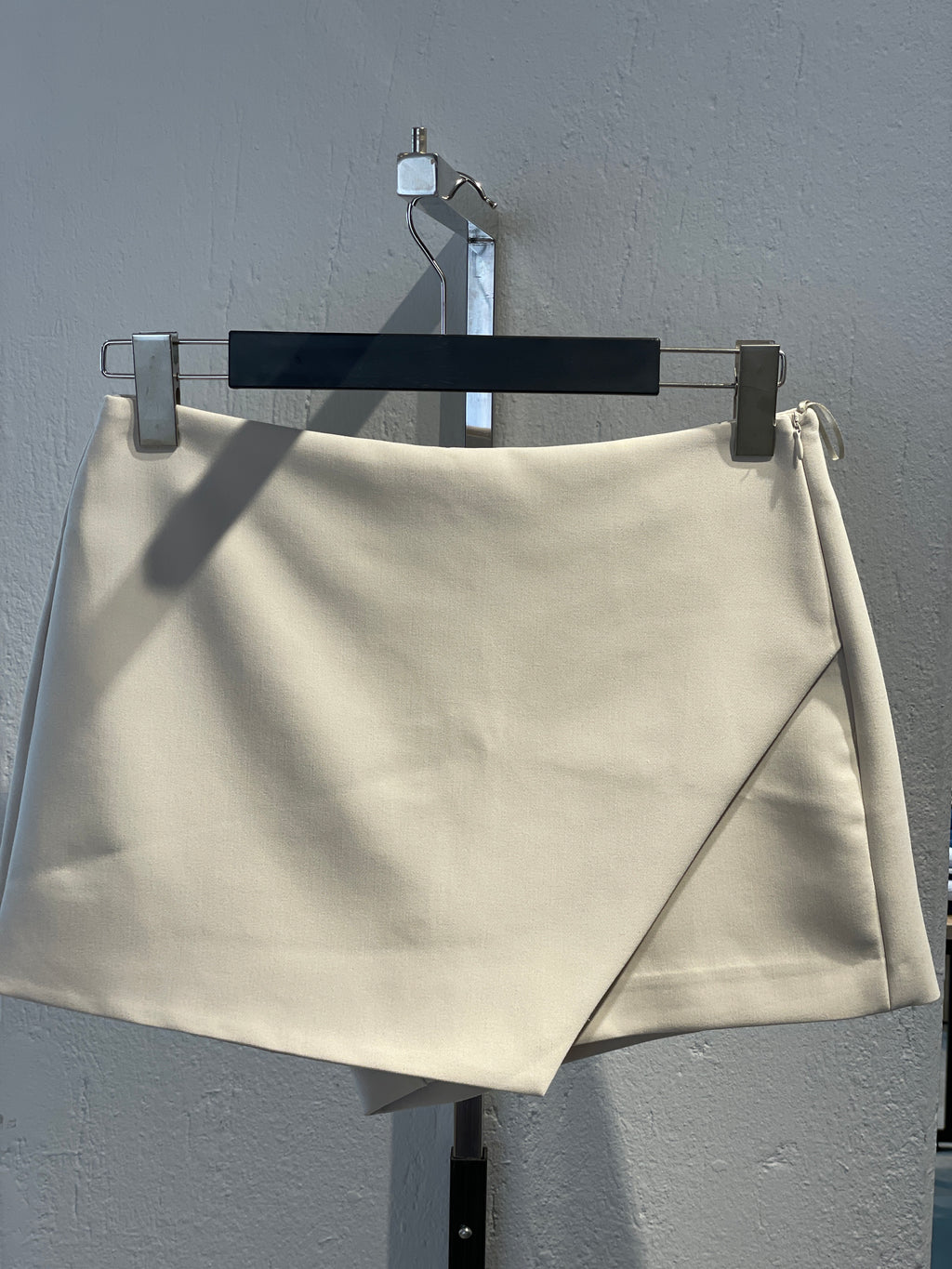 Yırtmaçlı Asimetrik Kesim Etek